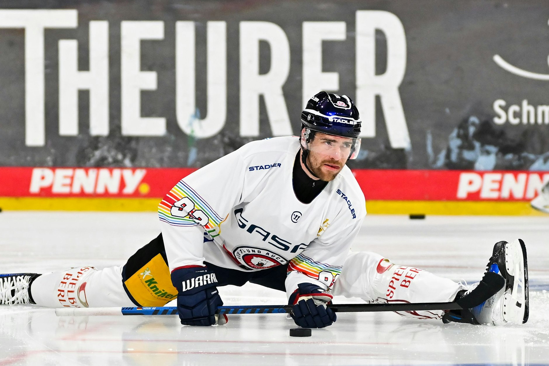 Gut gedehnt ist halb gewonnen, gerade in zunehmendem Alter: Marcel Noebels weiß, wie wichtig ein vernünftiges Aufwärmen ist.