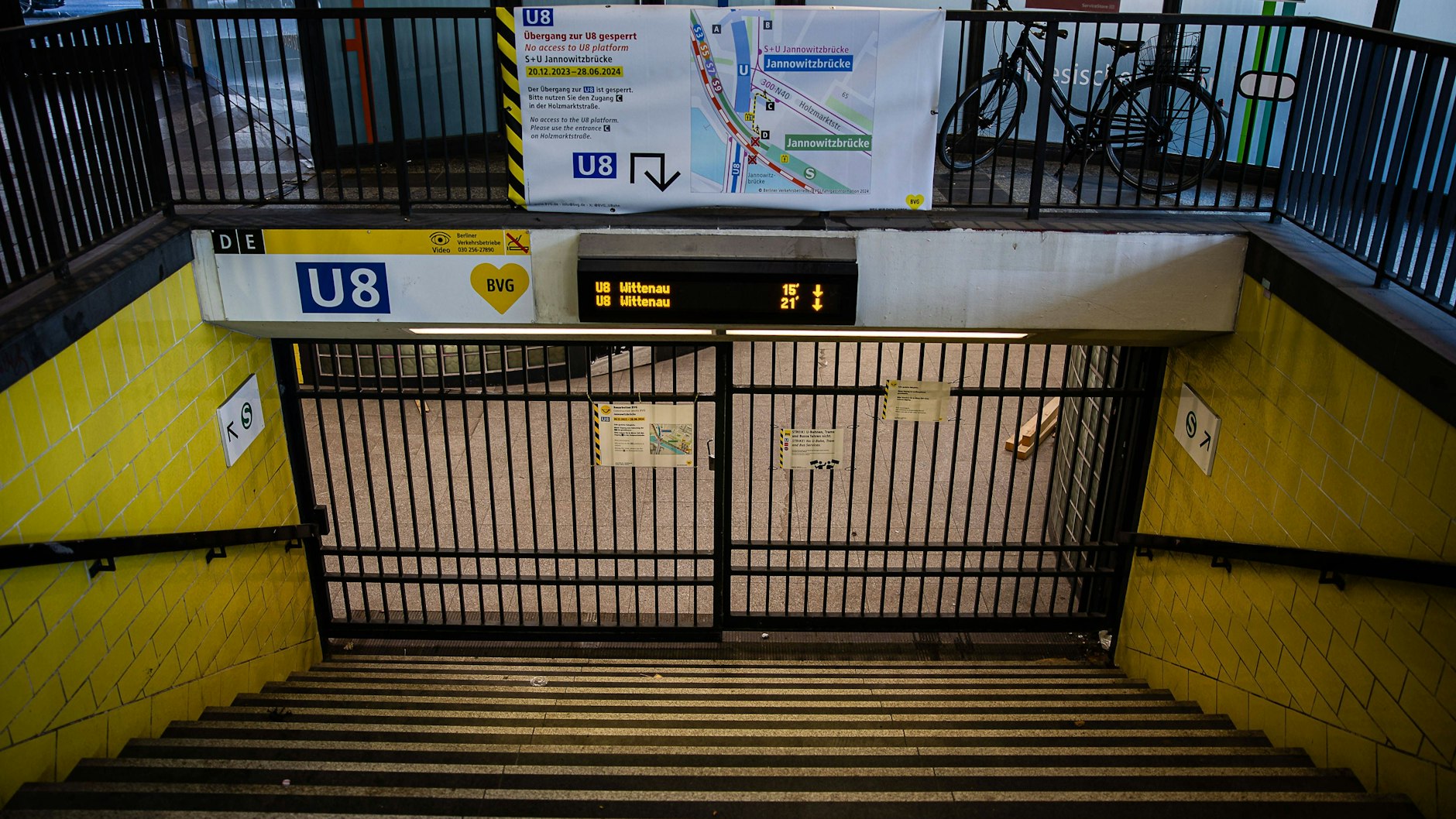 Wenn bei der BVG wie am kommenden Mittwoch und Donnerstag ein Streik läuft, sind auch die U-Bahnhöfe dicht - Züge fahren hier keine.