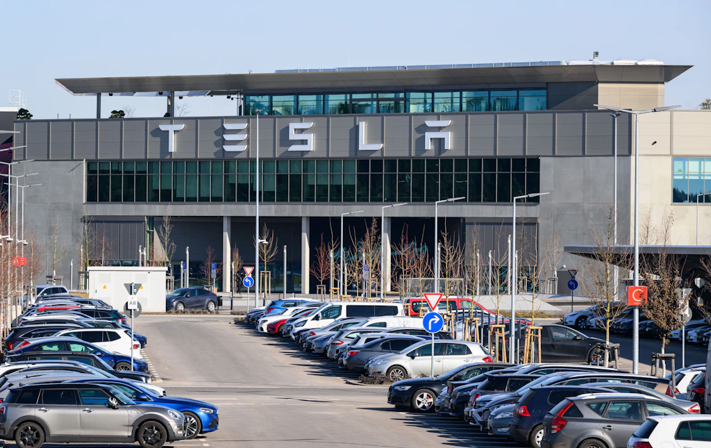 Grünheide: Tesla-Chefs drohen Arbeitern, kein Krankengeld mehr zu zahlen