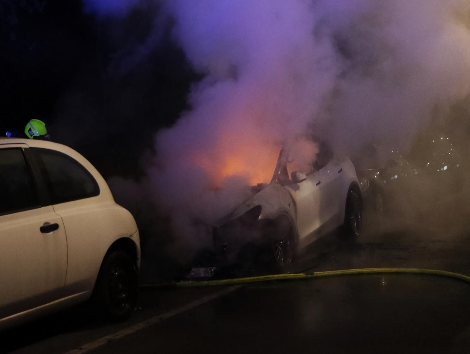 Aus Protest gegen Elon Musk? In Berlin werden vier Teslas abgefackelt