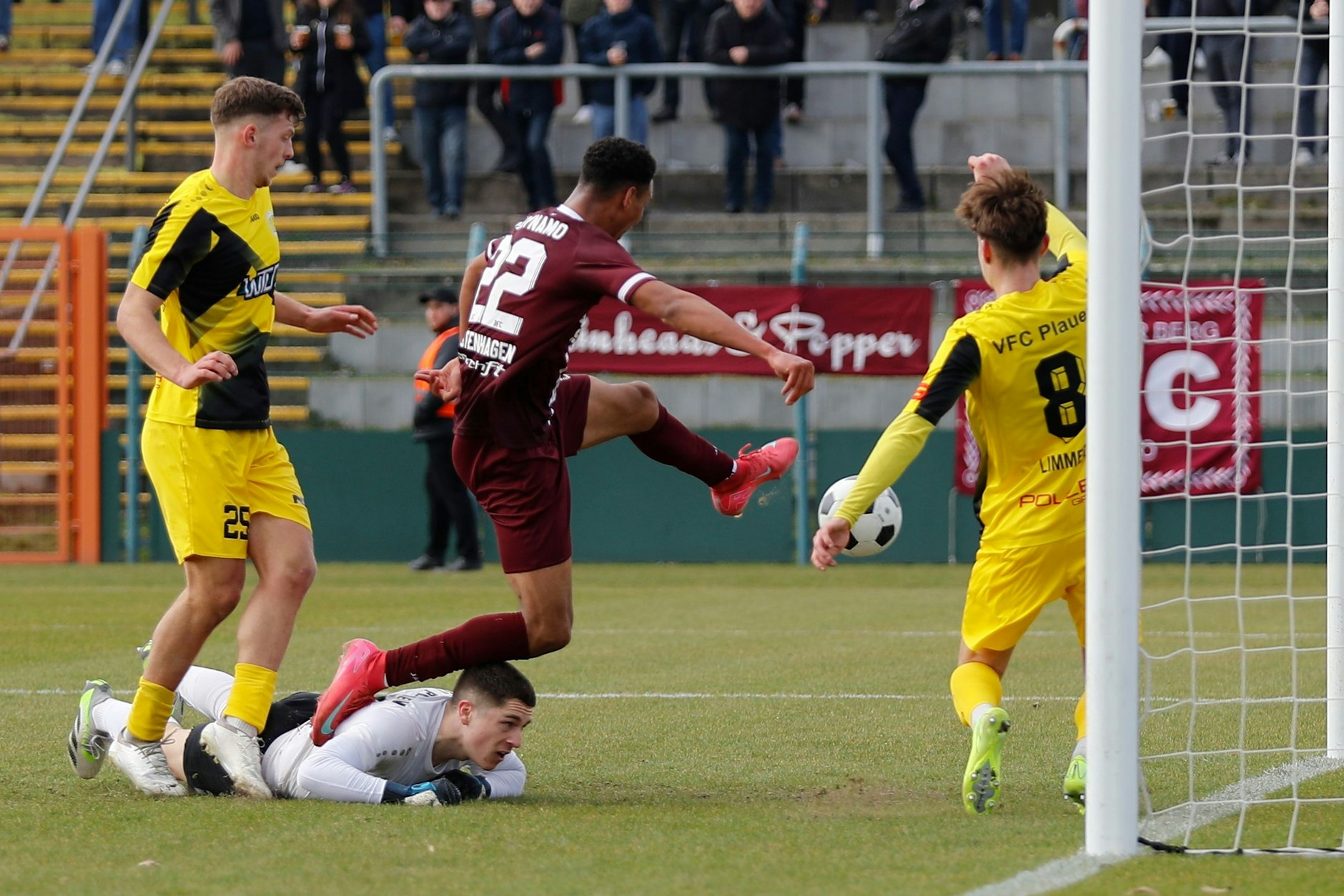 Der Ausgleich für den BFC Dynamo gegen den VFC Plauen: Benny Wüstenhagen reagiert am schnellsten und vollendet zum 1:1.