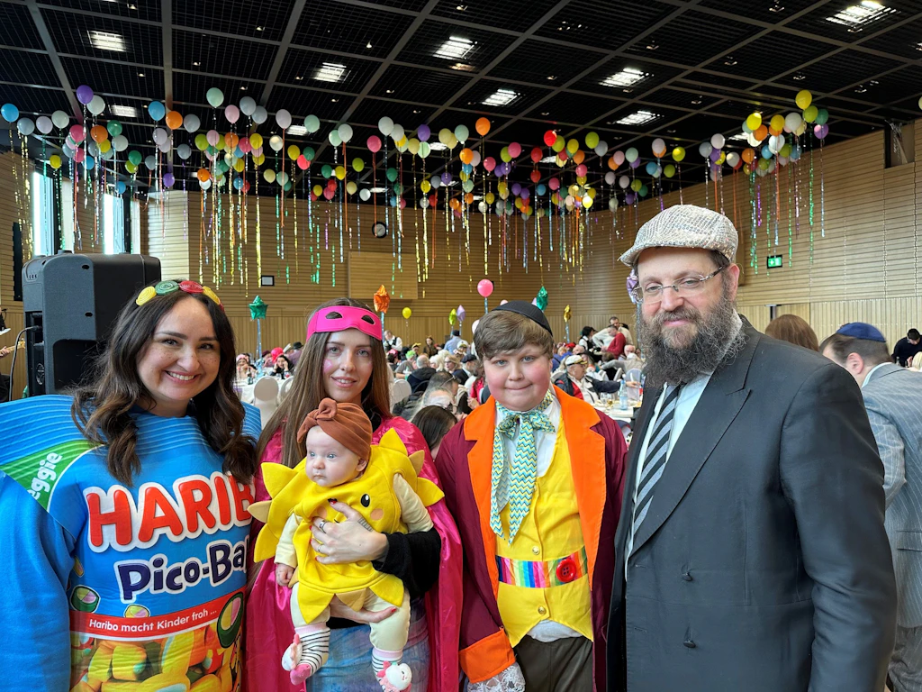 Yahudi topluluğu Chabad Berlin Purim'i kutluyor