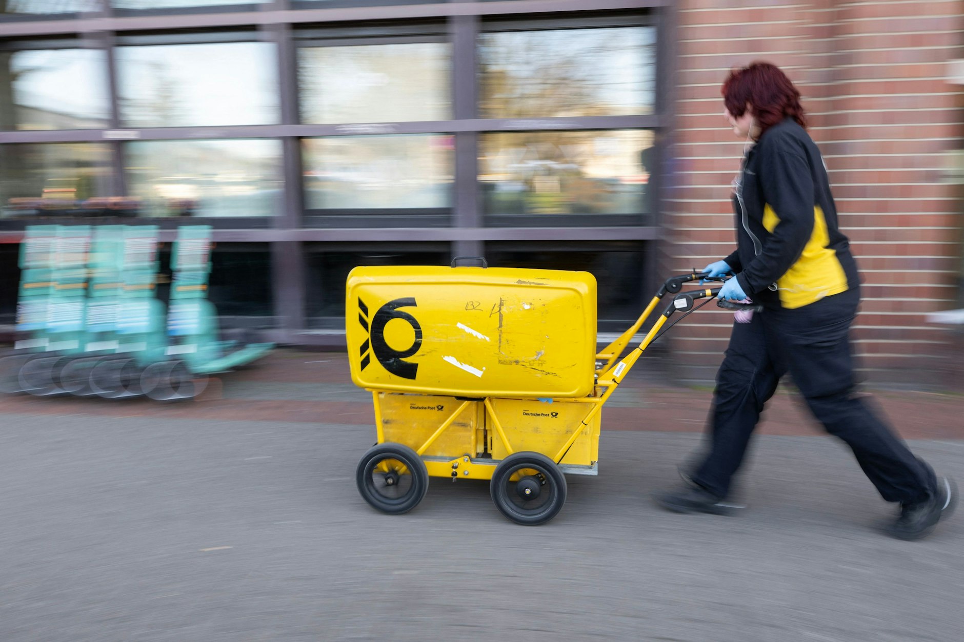 Briefe weg, Pakete beschädigt: Mehr als 400.000 Kunden von DHL und Deutscher Post beschwerten sich im vergangenen Jahr. 