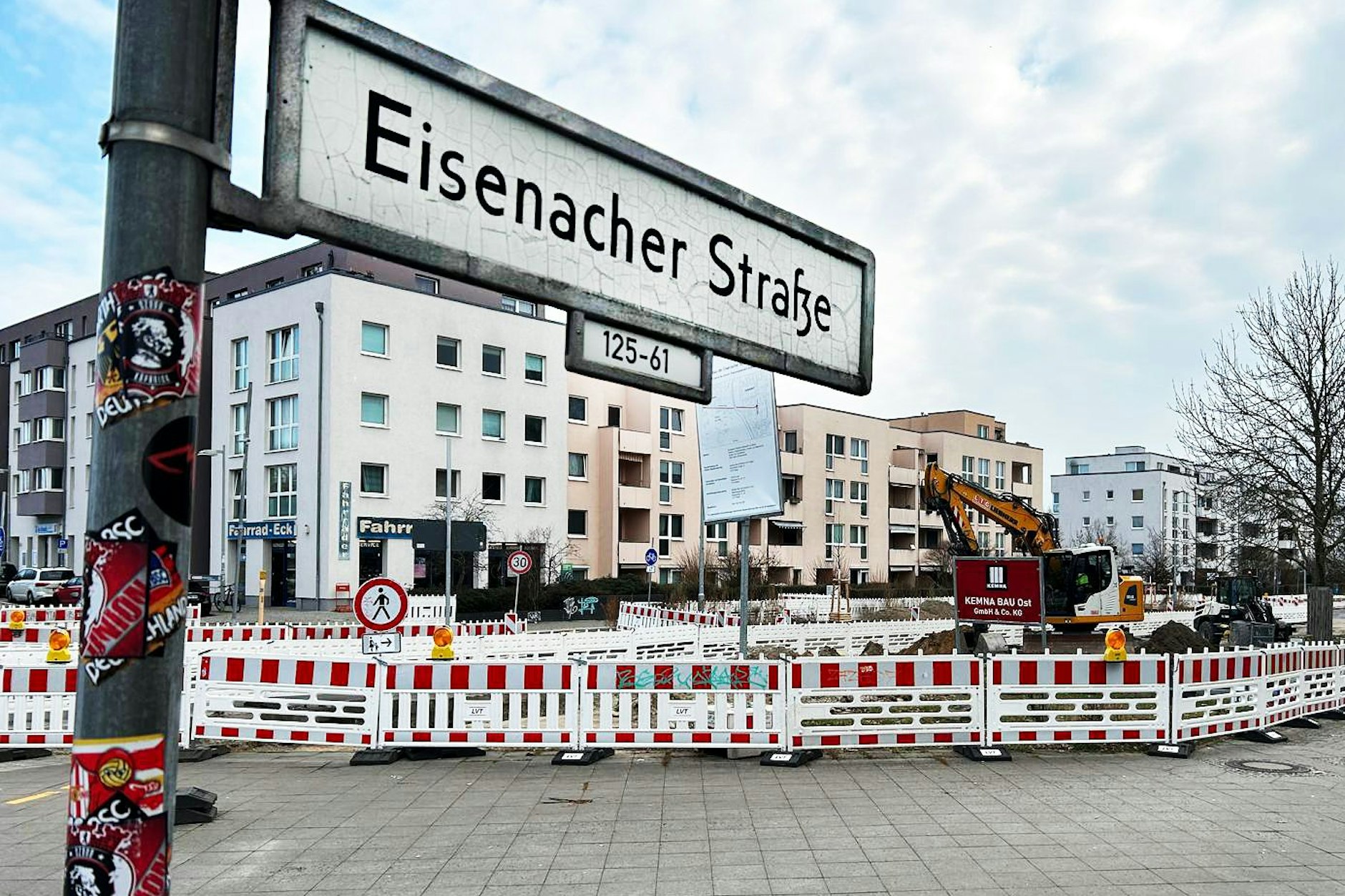 Ab Montag wird die Eisenacher Straße in Marzahn voll gesperrt. Autofahrer müssen als Ersatz die Landsberger Allee oder die Cecilienstraße nehmen.