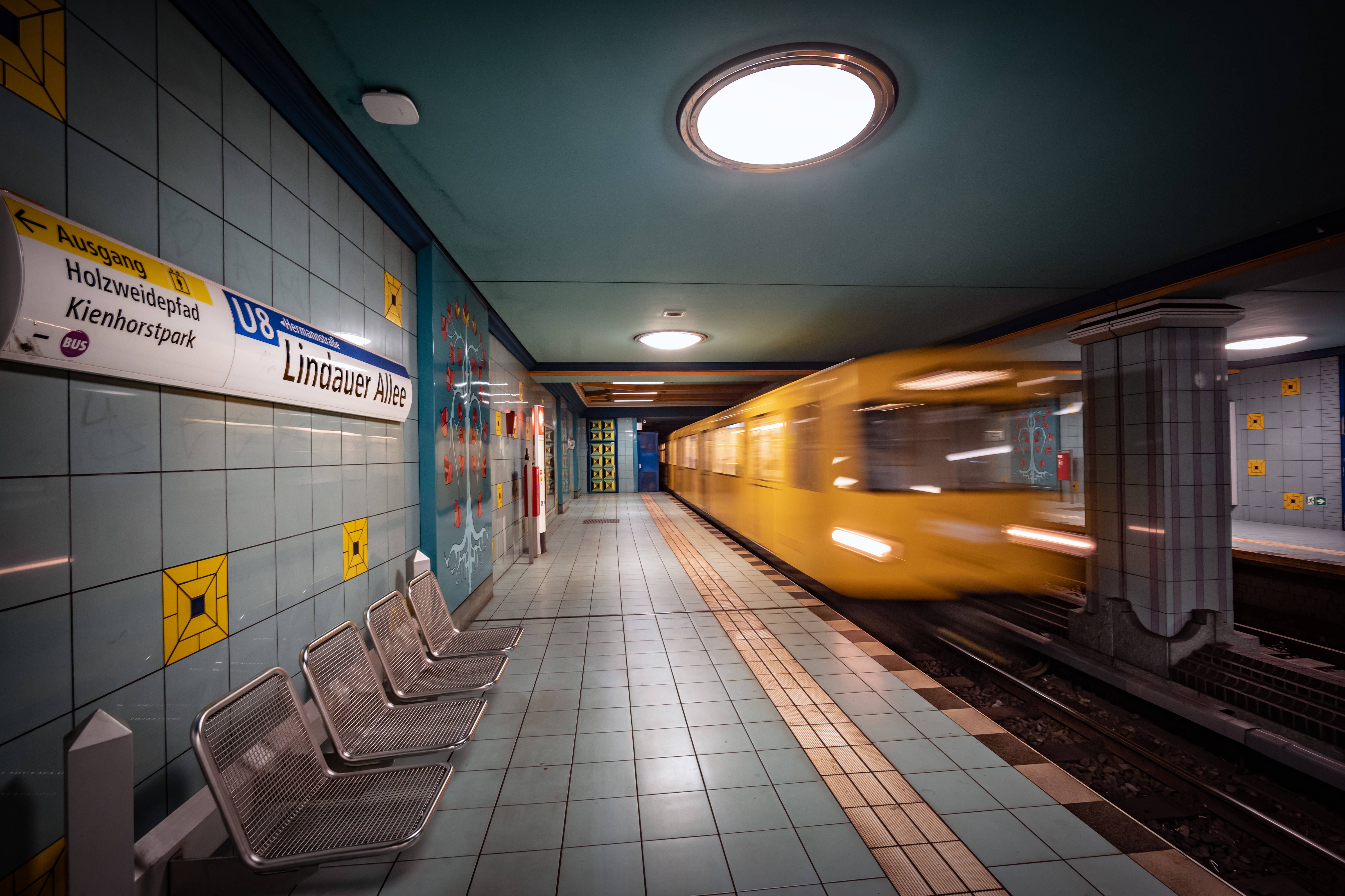 Suff, Urin und „Mr. Fuß“: Stinkt die Berliner U8 wirklich so schlimm?