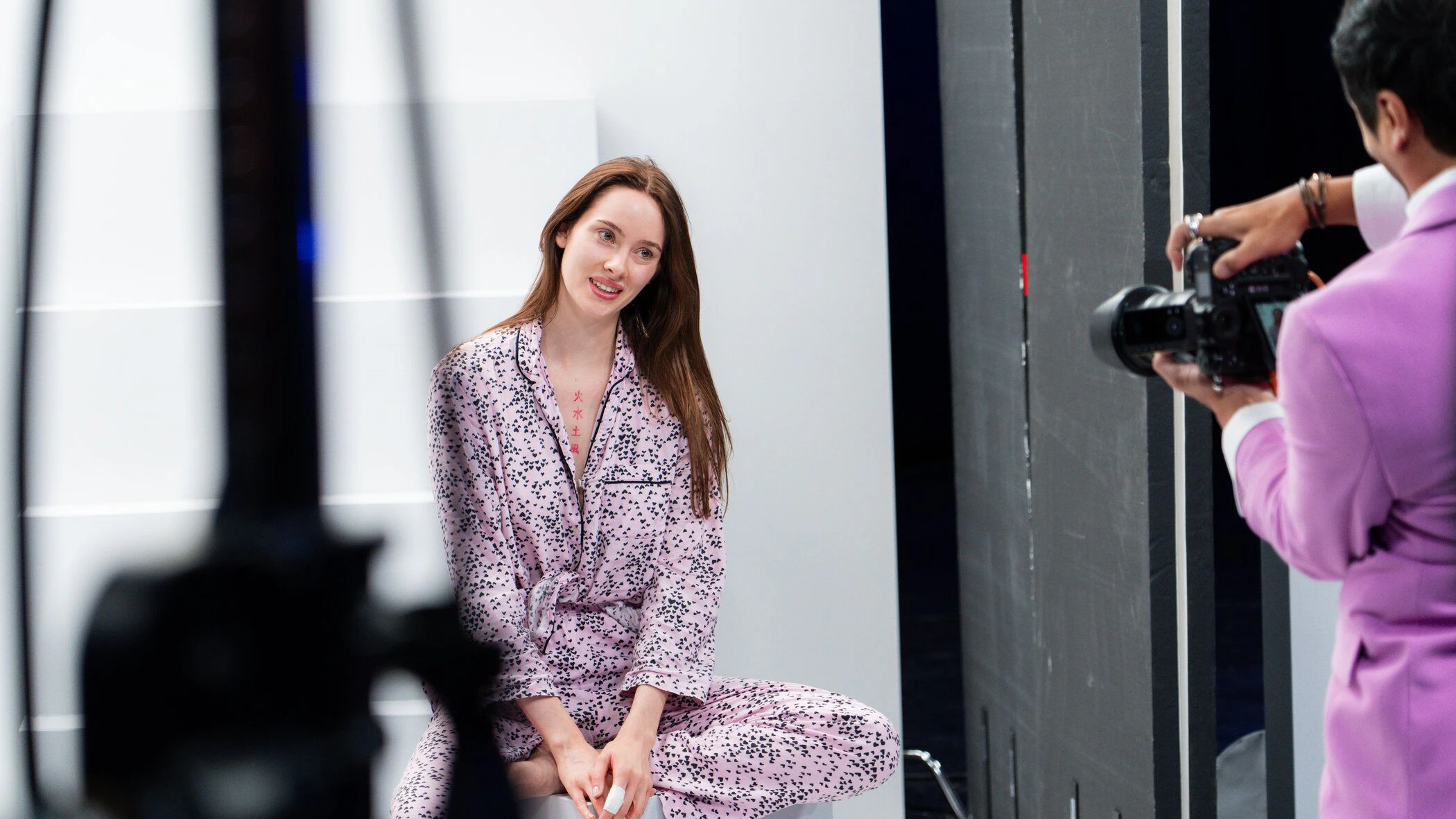 Auch GNTM-Kandidatin Jule bekommt harte Kritik vom Fotografen.