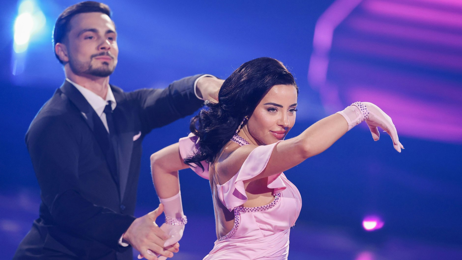 Bye-bye Leyla: TV-Sternchen Leyla Lahouar und ihr Tanzpartner Sergiu Maruster haben sich aus der Show getanzt. 
