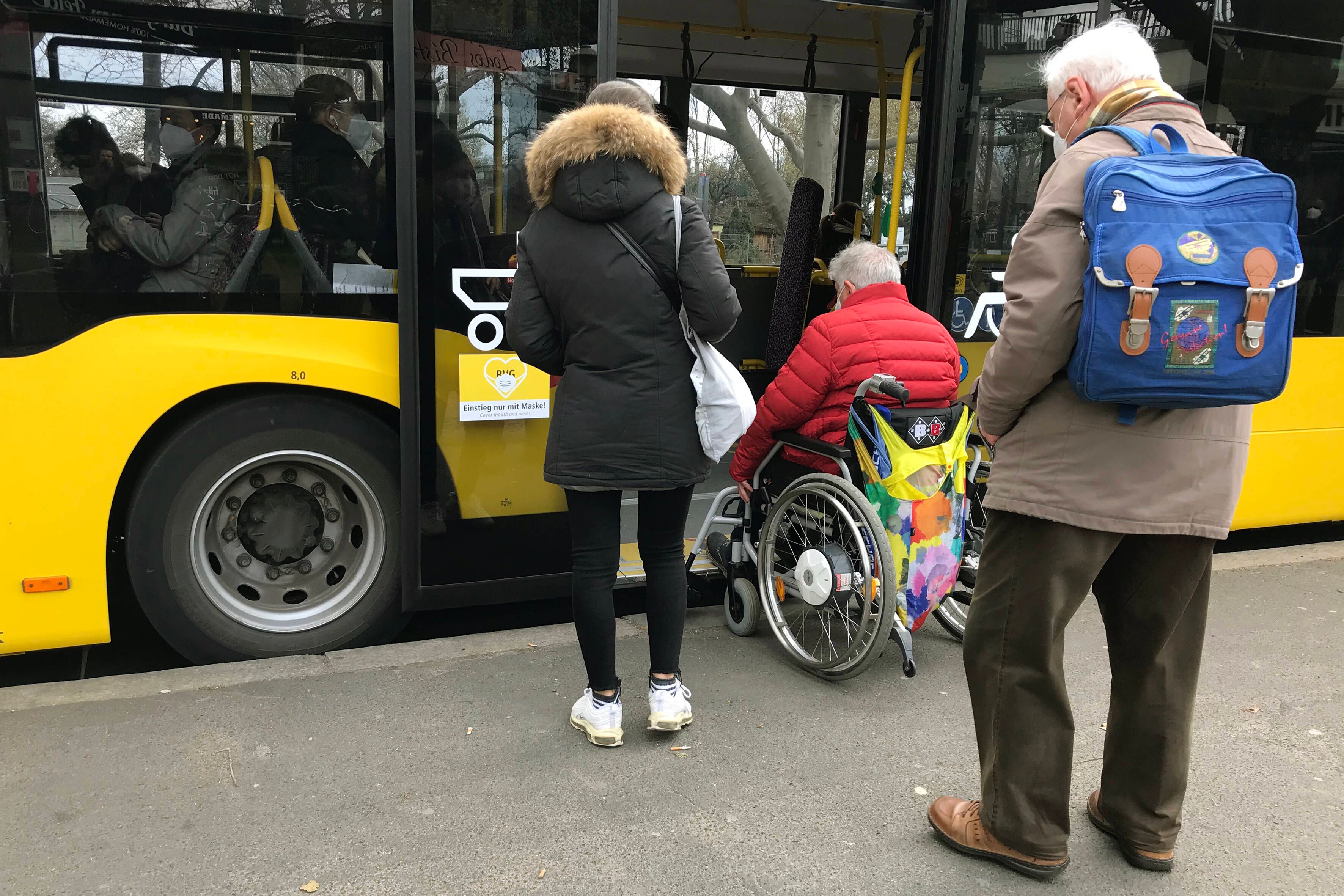 Barrierefreiheit in Spandau: Diese zwölf Bushaltestellen sollen umgebaut werden