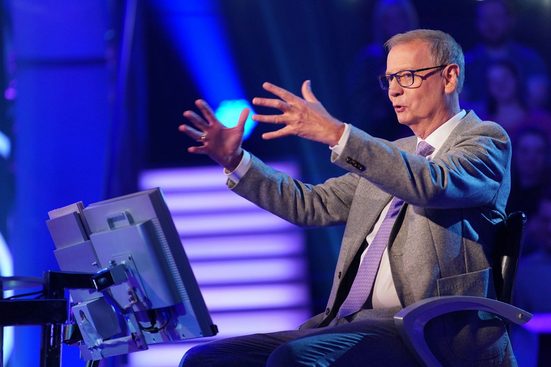 Wer würde nicht gern mal bei Günther Jauch auf dem Ratestuhl sitzen? Für alle, die ihr Wissen vom Sofa aus testen wollen, haben wir hier sechs tolle Fragen aus „Wer wird Millionär?“.