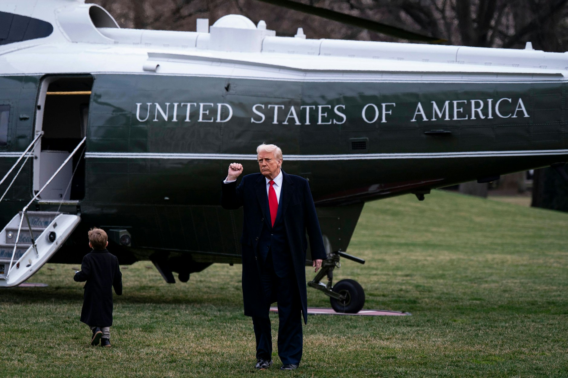 US-Präsident Donald Trump bereitet sich darauf vor, an Bord der Marine One zu gehen.
