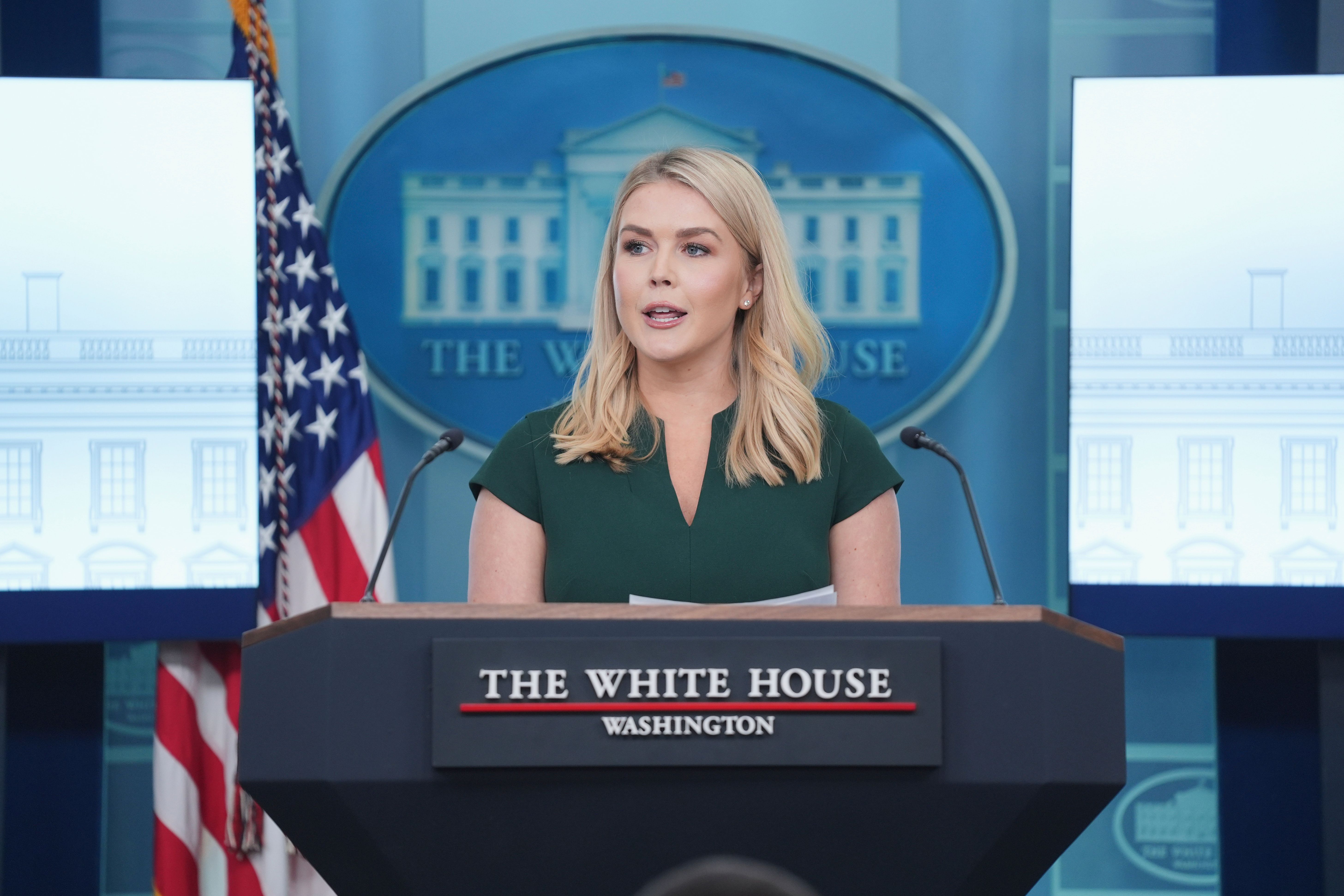 Trumps Sprecherin: Den USA ist es zu verdanken, dass die Franzosen heute nicht Deutsch sprechen