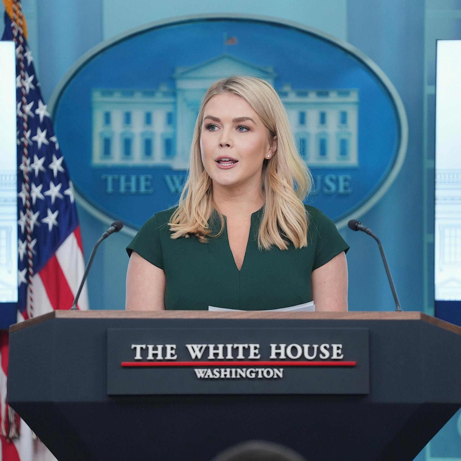 Trumps Sprecherin: Den USA ist es zu verdanken, dass die Franzosen heute nicht Deutsch sprechen