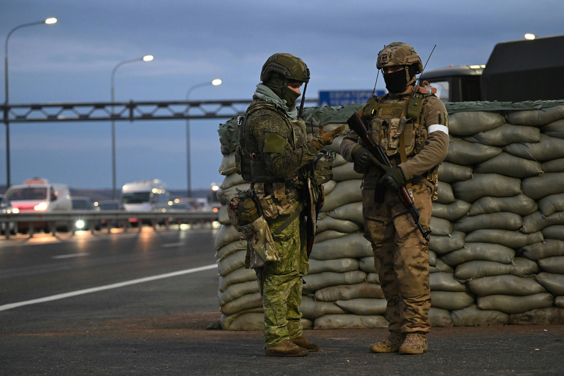 Russische Soldaten nehmen an einer Übung zur Territorialverteidigung der Krim teil.