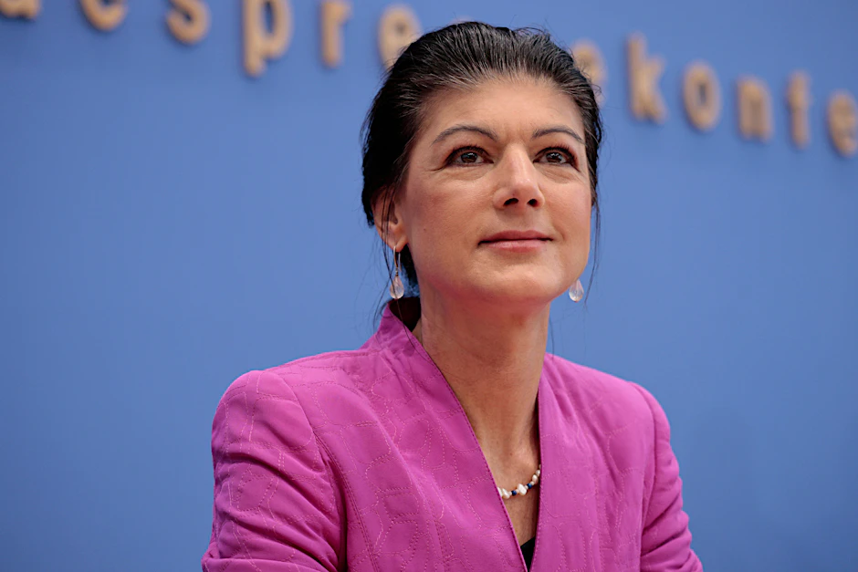 Sahra Wagenknecht fordert die Linken ebenfalls auf, das geplante Sondervermögen zu stoppen.