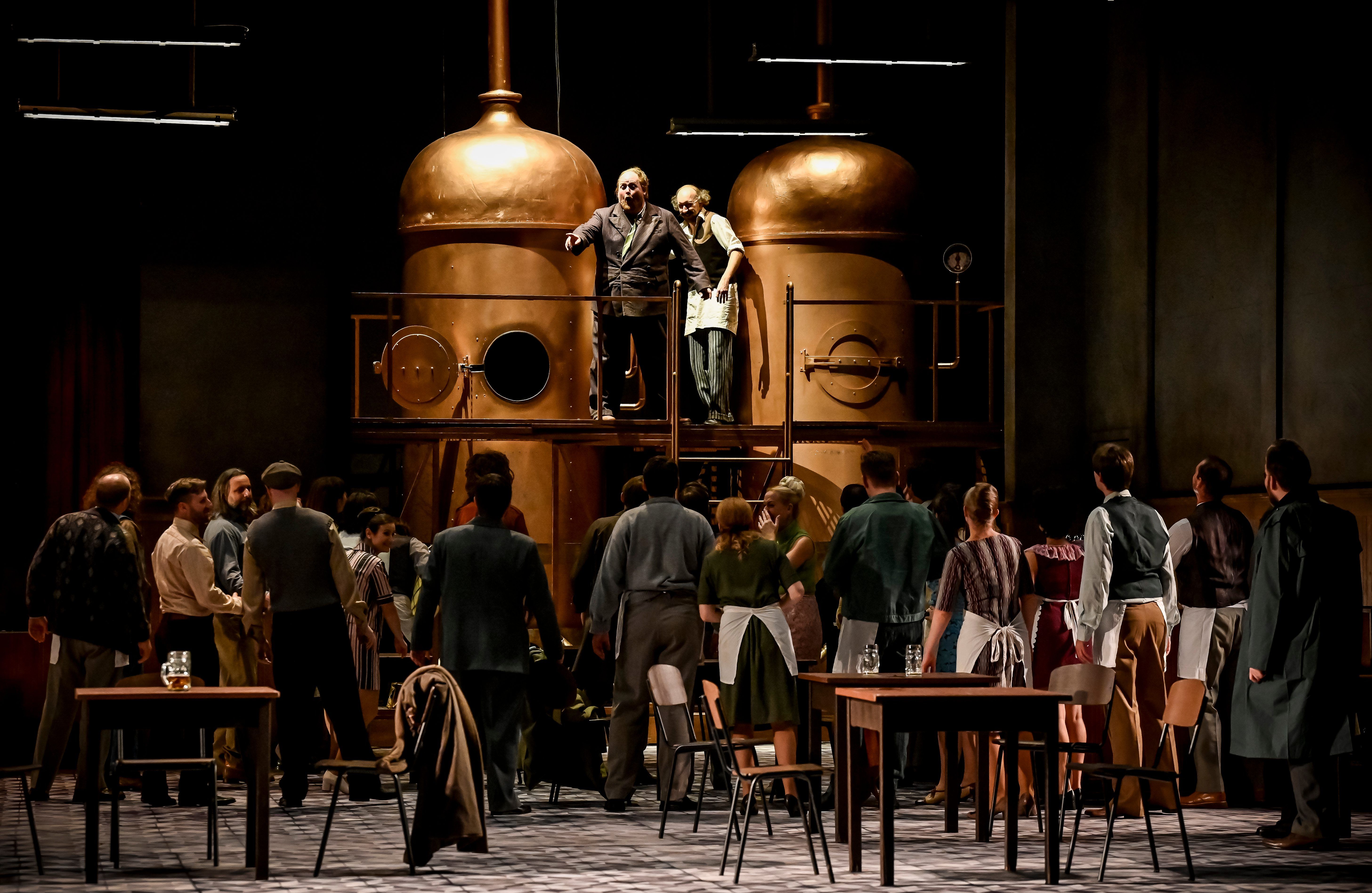 Lümmel auf dem Mond: Die Staatsoper zeigt Janáčeks „Ausflüge des Herrn Brouček“