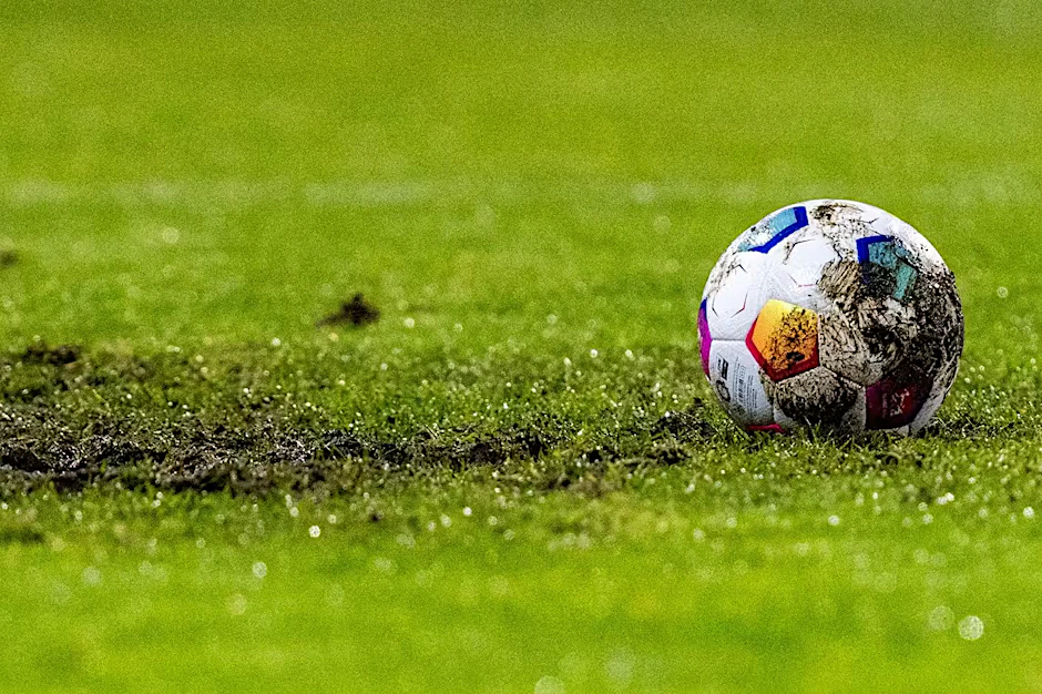Bei einem Amateurfußballspiel in Pankow kam es zu gewalttätigen Auseinandersetzungen.