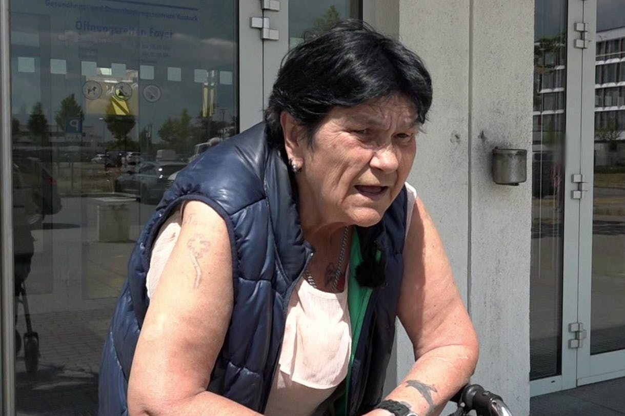 Regina ist mit den Nerven am Ende: Die Rentnerin aus „Hartz und herzlich“ hat schon seit Monaten Probleme mit ihrem Stromkasten.