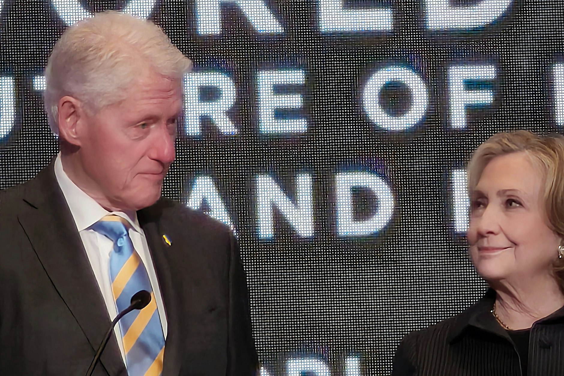 Bill und Hillary Clinton am Dienstag in Berlin