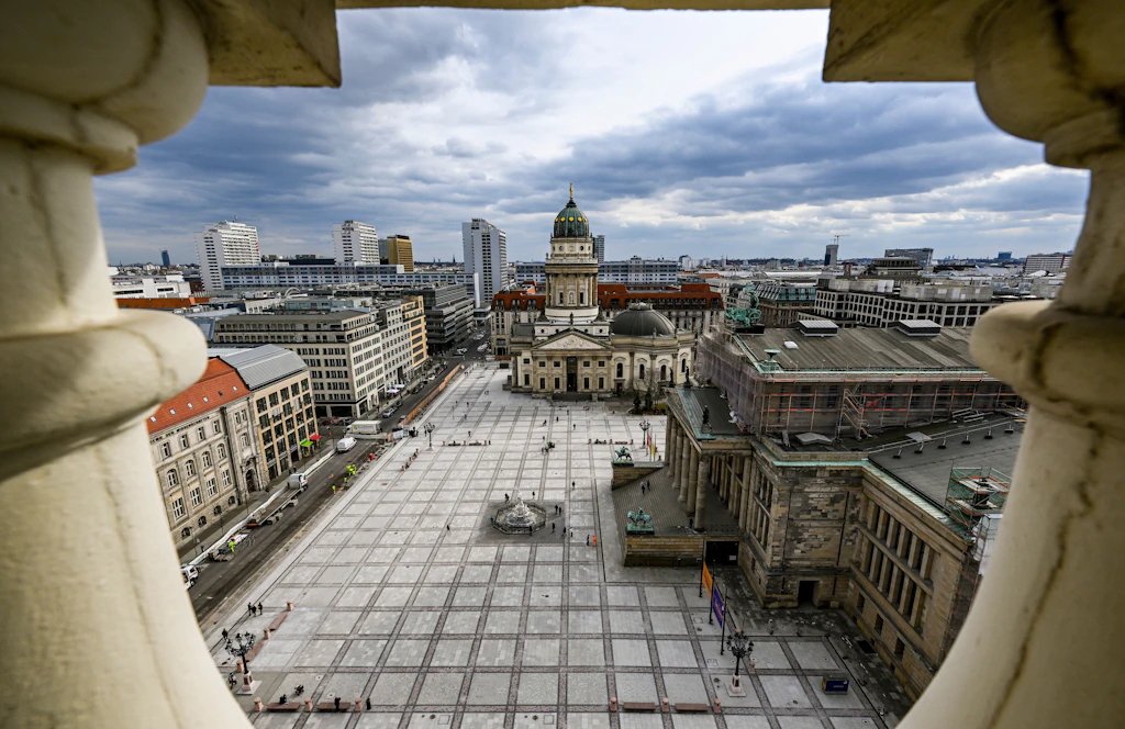 Vergrault der neue Gendarmenmarkt die Gäste? Wir haben in Hotels und Geschäften gefragt
