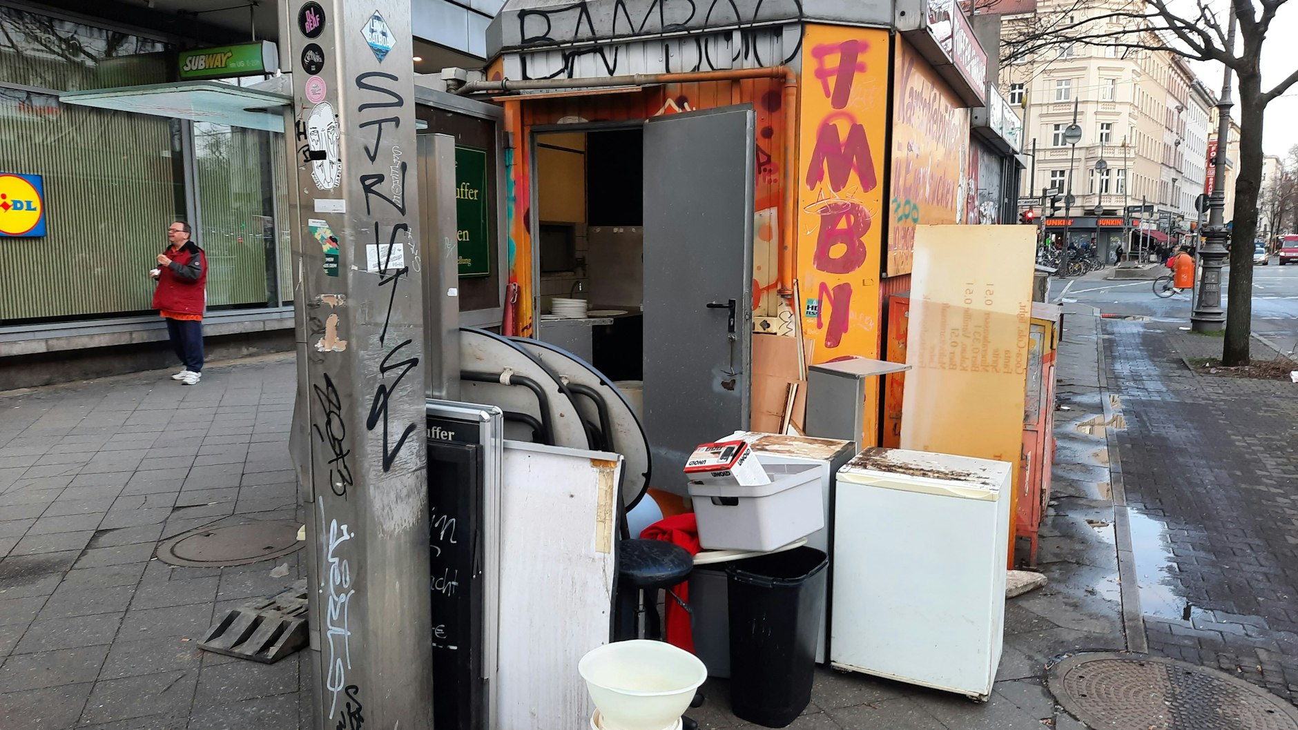 Derzeit wird an der Bude am Karstadt am Hermannplatz umgebaut.