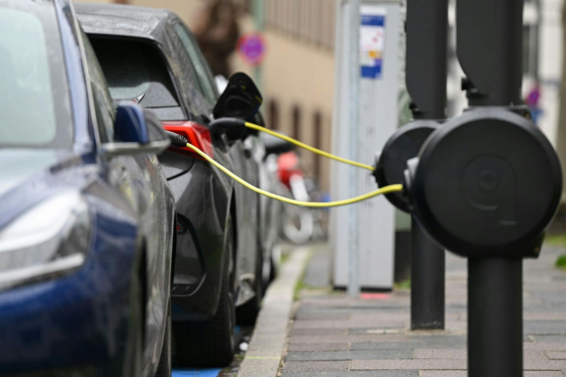 Die hohen Ladepreise für Elektroautos in Deutschland sind ein großes Ärgernis für viele Autofahrer.