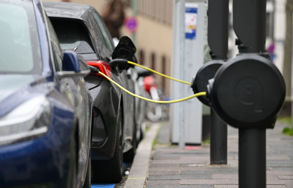 Laden von E-Autos „teuer und kompliziert“: Autoverband schreibt Brandbrief an die Politik