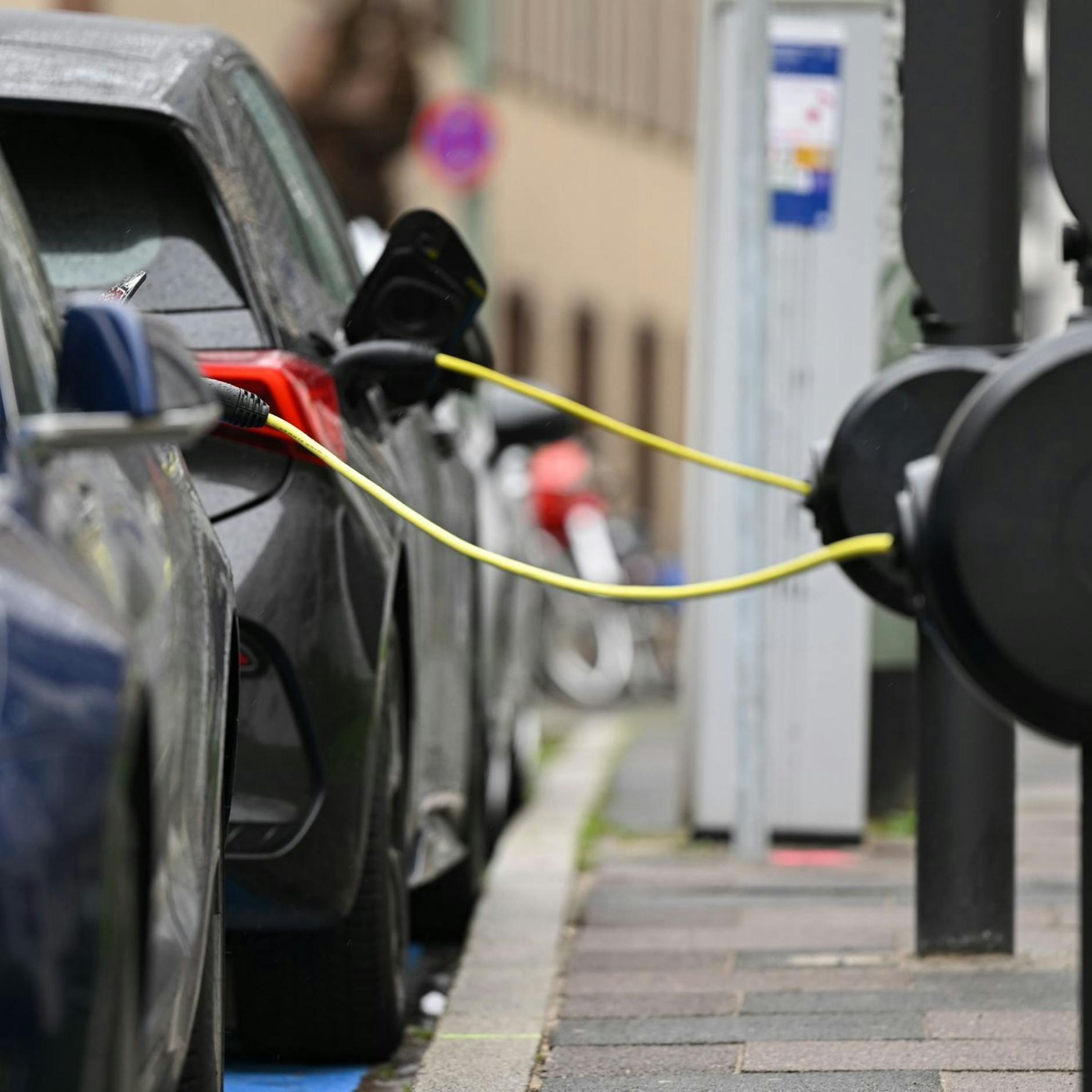 Image - Elektroauto-Ladesäulen „teuer und kompliziert“: Autoverband schreibt Brandbrief an die Politik