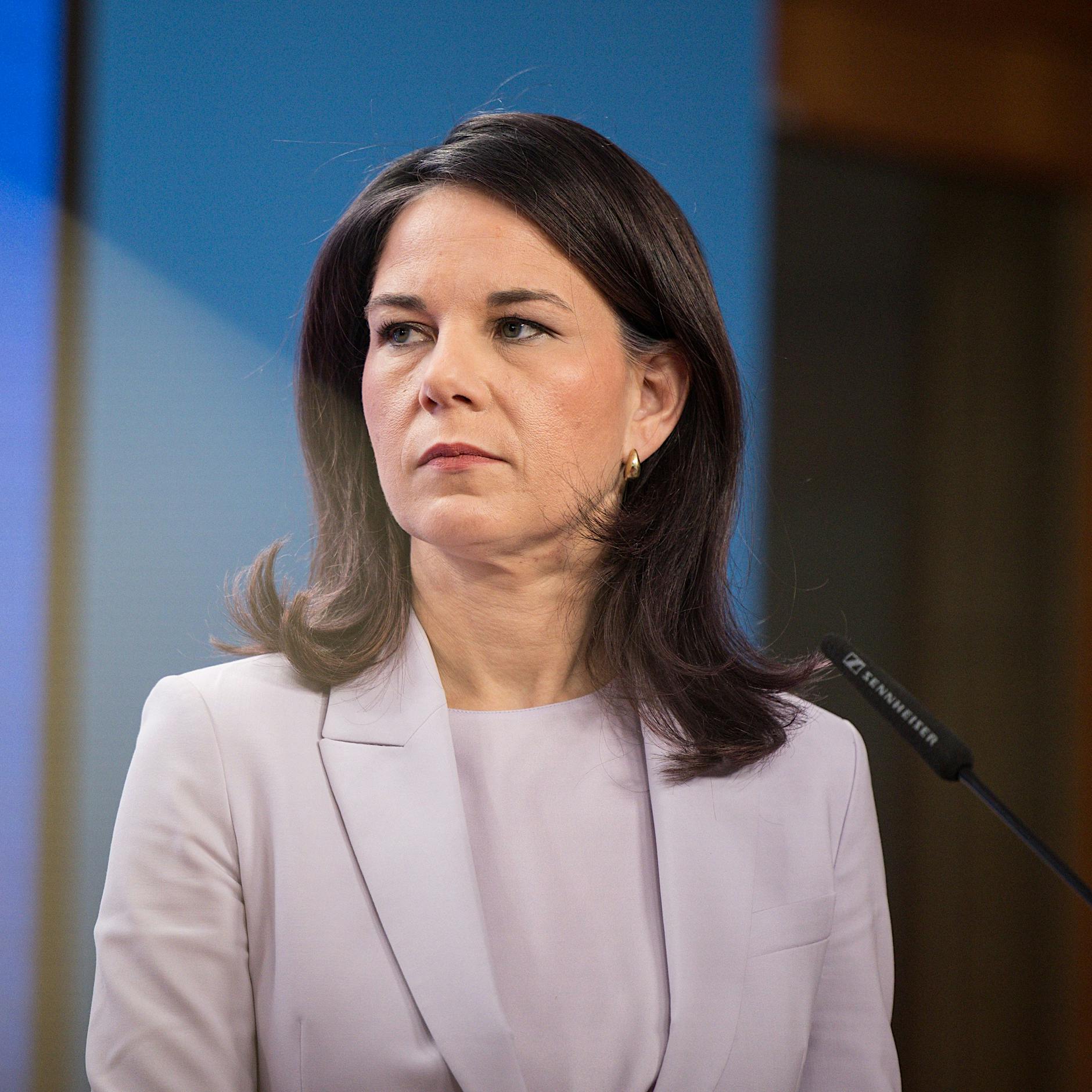 Russland kritisiert Baerbocks neue Stelle: „Enkelin eines Nazis“