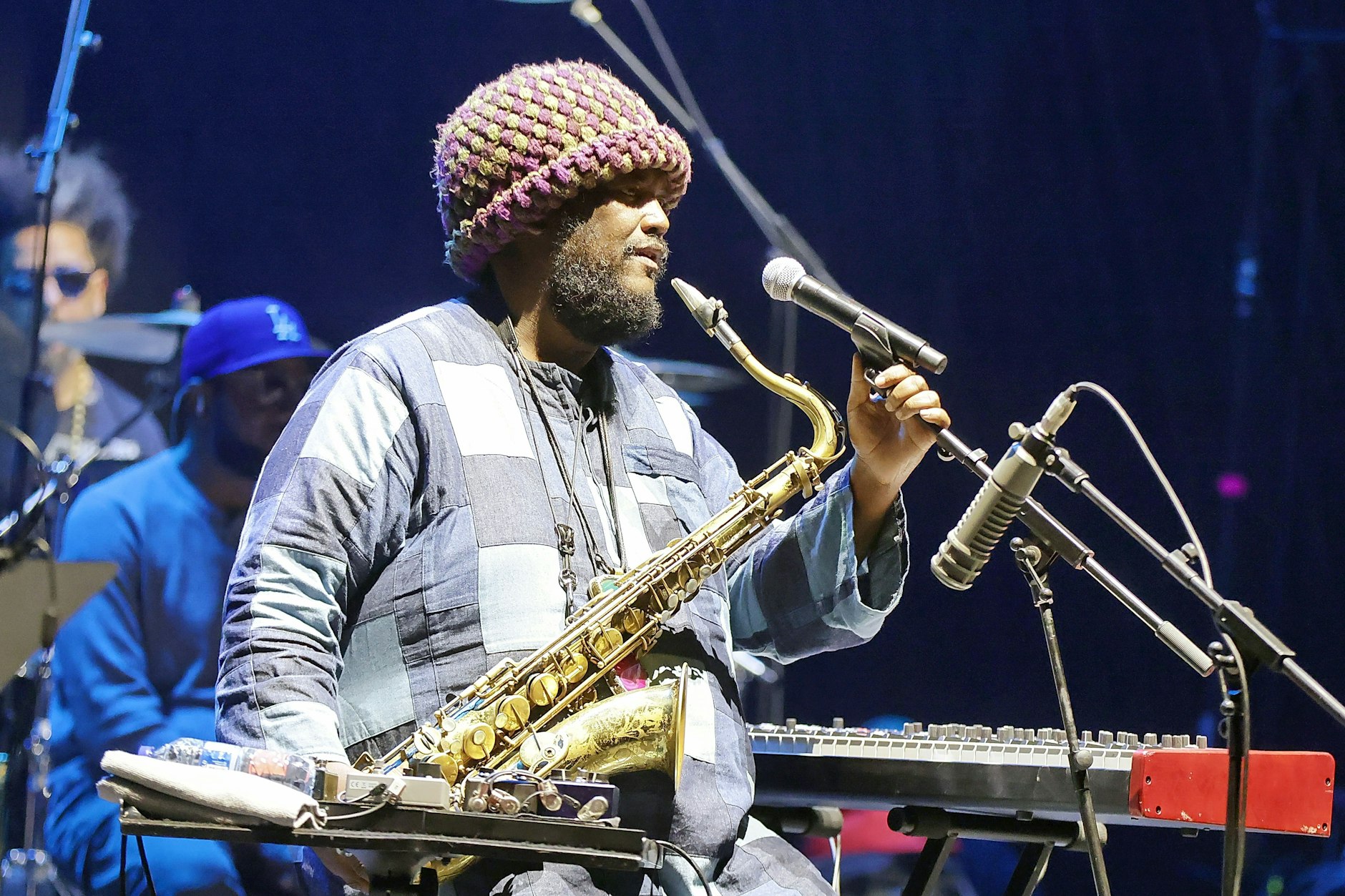 Kamasi Washington spielt öfter mal etwas völlig Neues, Überwältigendes, und allein darin sehr Gegenwärtiges.