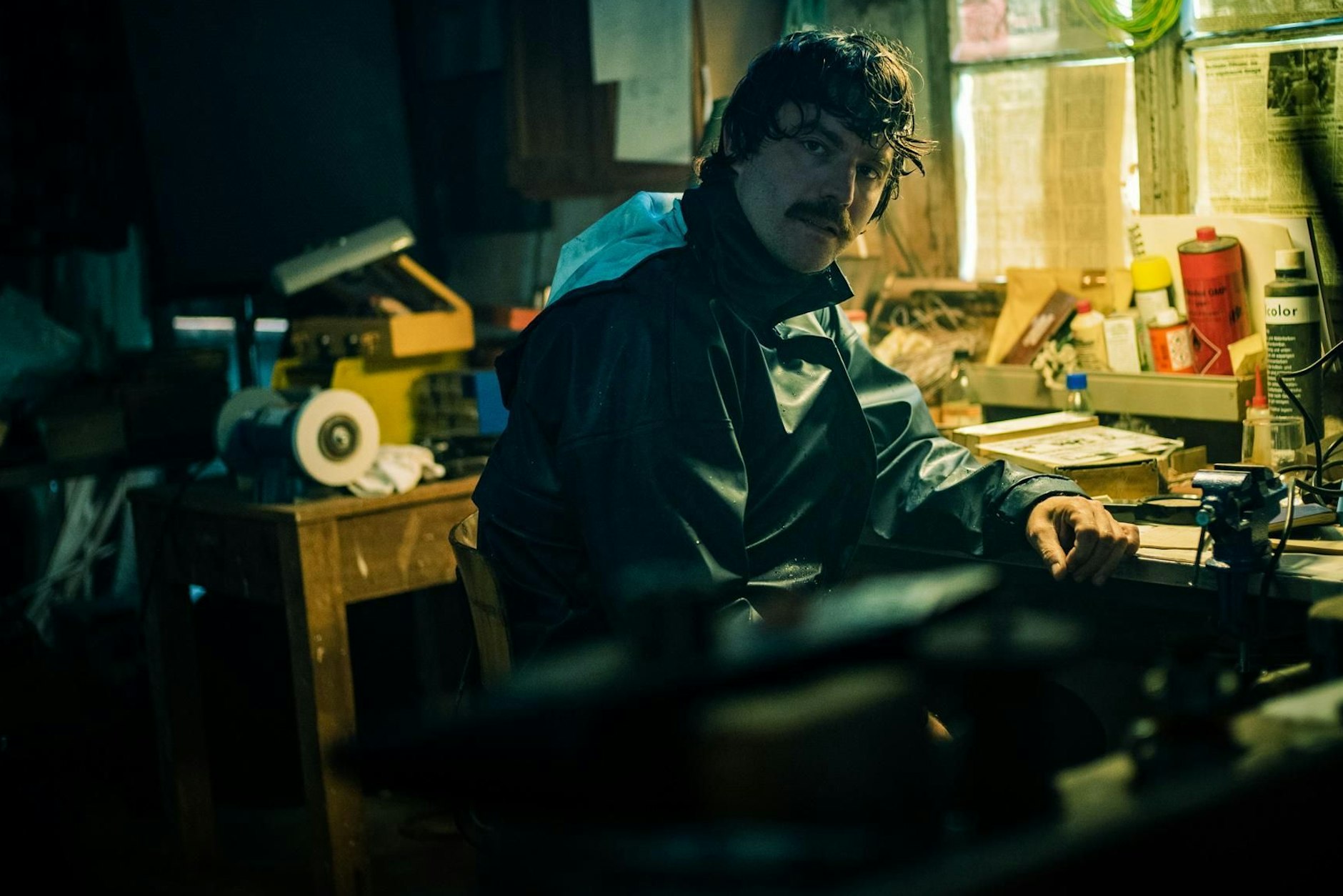 Friedrich Mücke spielt in der Serie „Ich bin Dagobert“ den Erpresser Arno „Dagobert“ Funke.