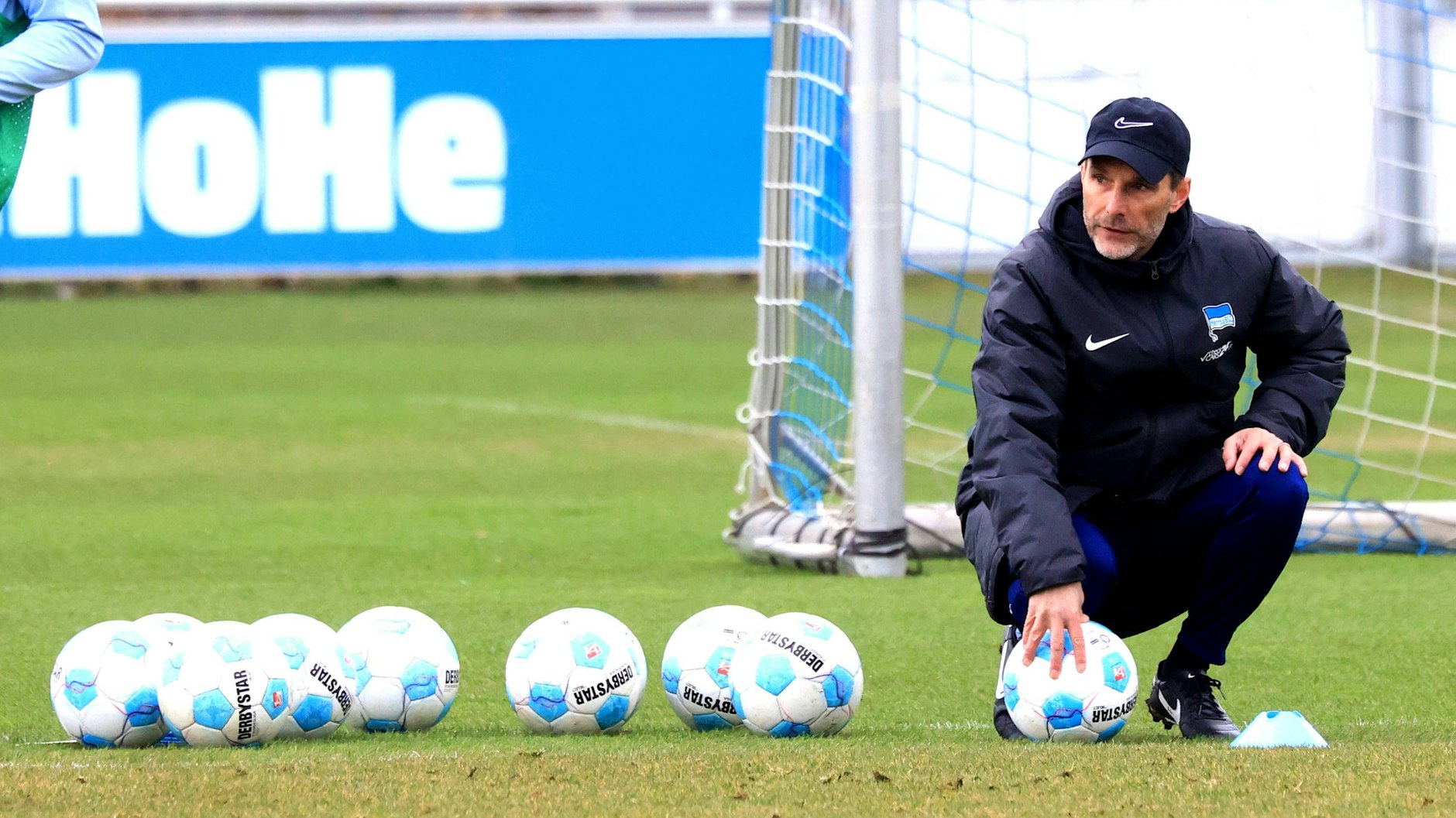 Hertha-Trainer Stefan Leitl muss nicht die Bälle beschwören, er muss in die Köpfe seiner Spieler kommen.