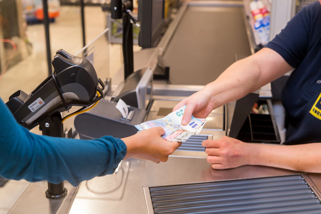 Bargeld an Supermarkt-Kasse? Große Liste: HIER kommen Sie schnell ans Bare