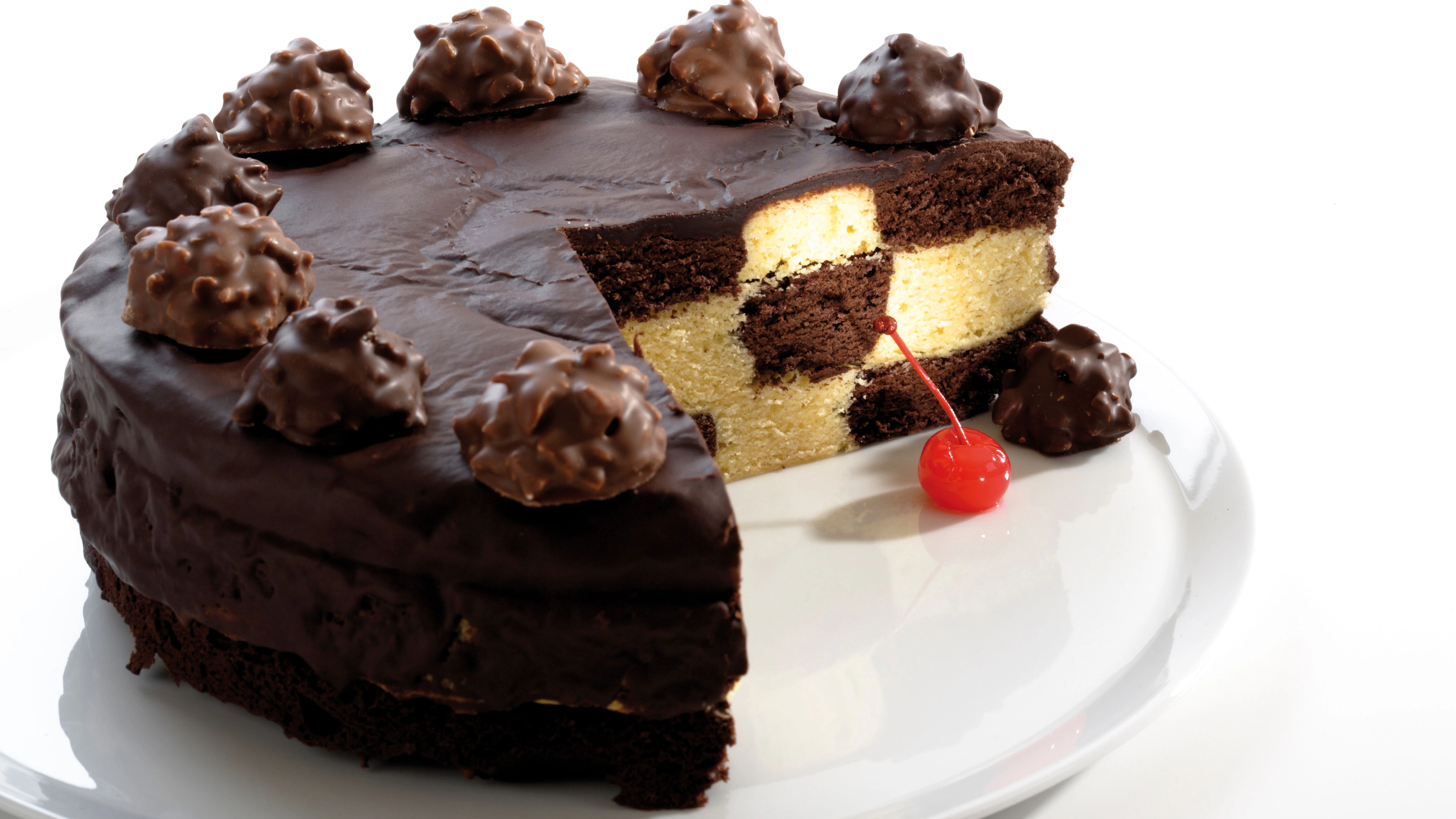 Die Schachbrett-Torte im immer ein Hingucker, auch wenn sie vielleicht nicht ganz akkurat gelingt.