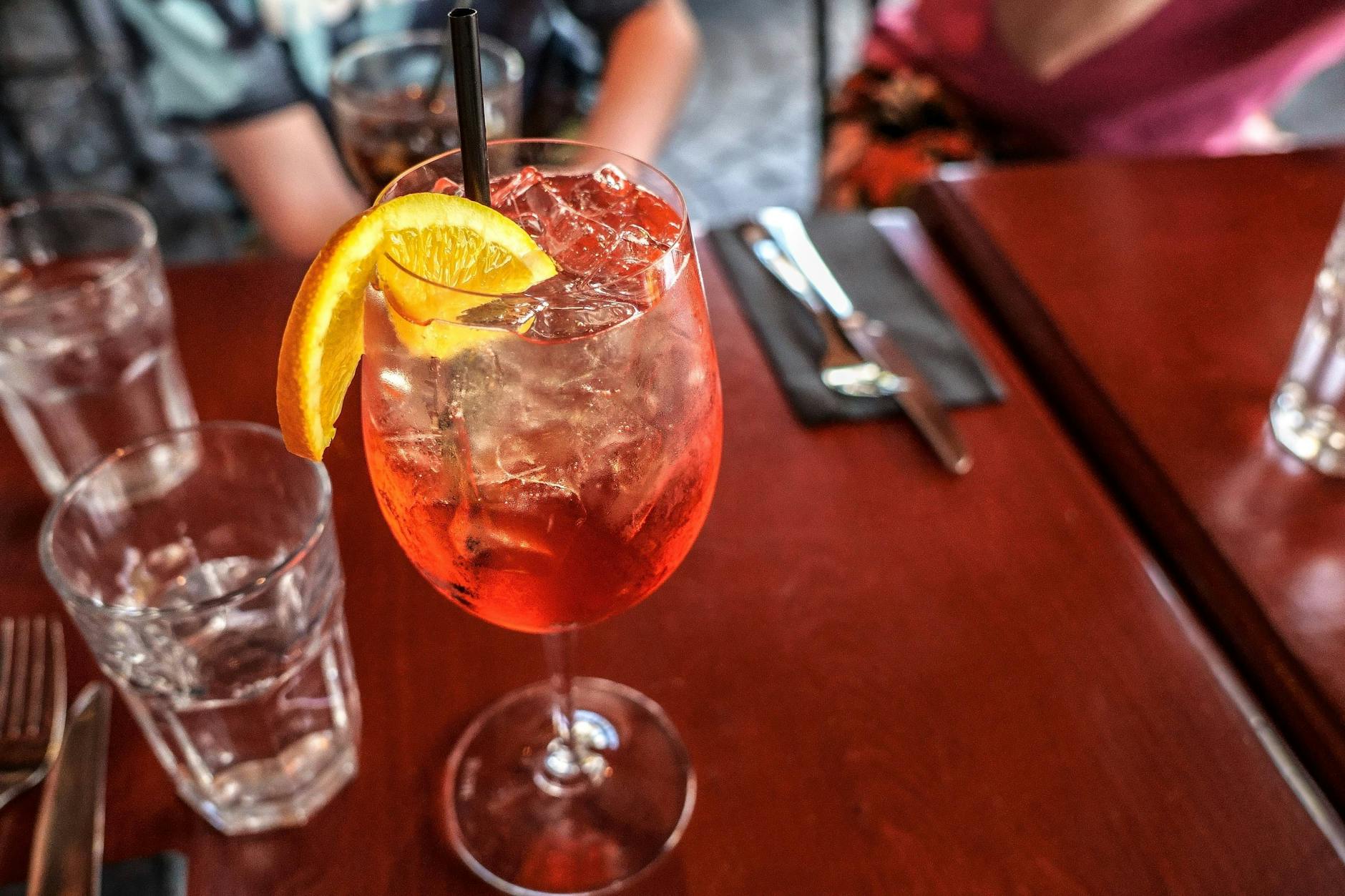 In Marzahn-Hellersdorf eröffnet die 5-Sterne-Bar am 29. März.