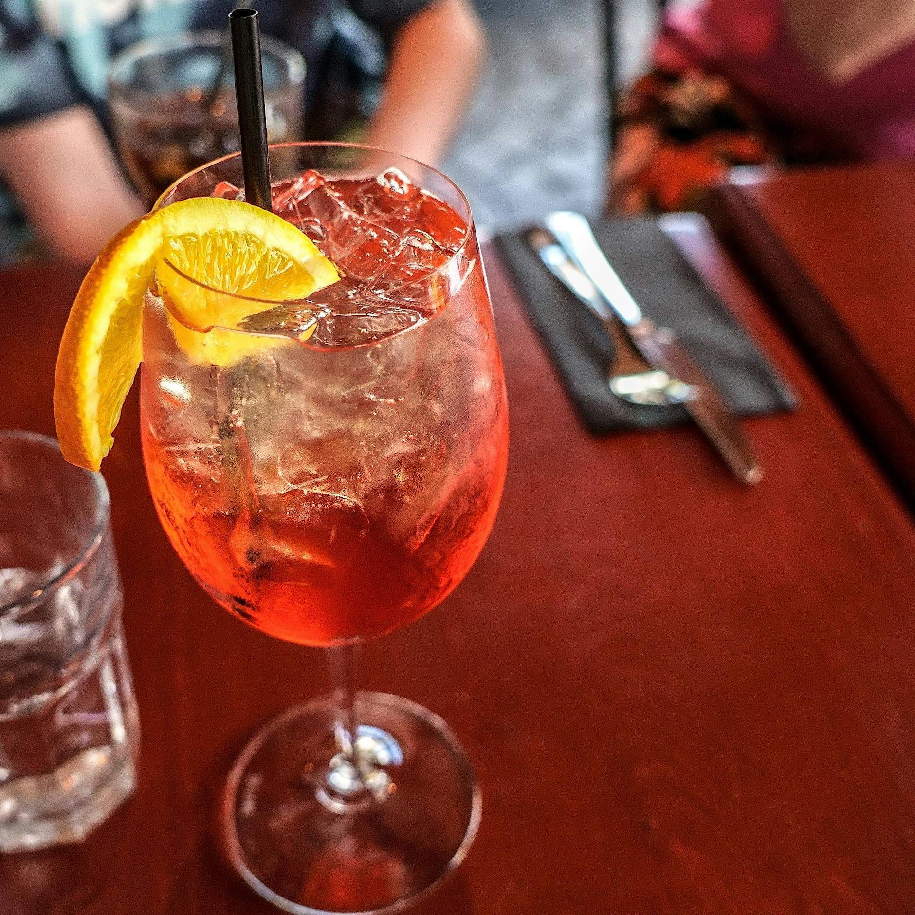 Neue Bar in Marzahn lockt zur Eröffnung mit Sonderangebot: Schnaps unter 1 Euro