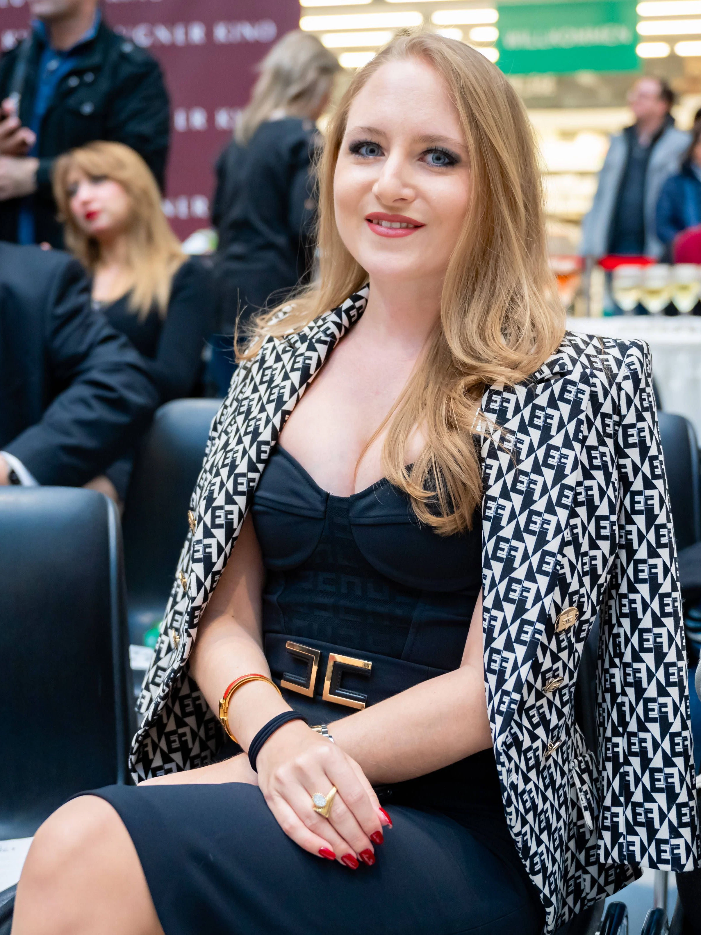 Jacqueline Lugner macht wohl der Witwe ihres Vaters das Leben schwer.