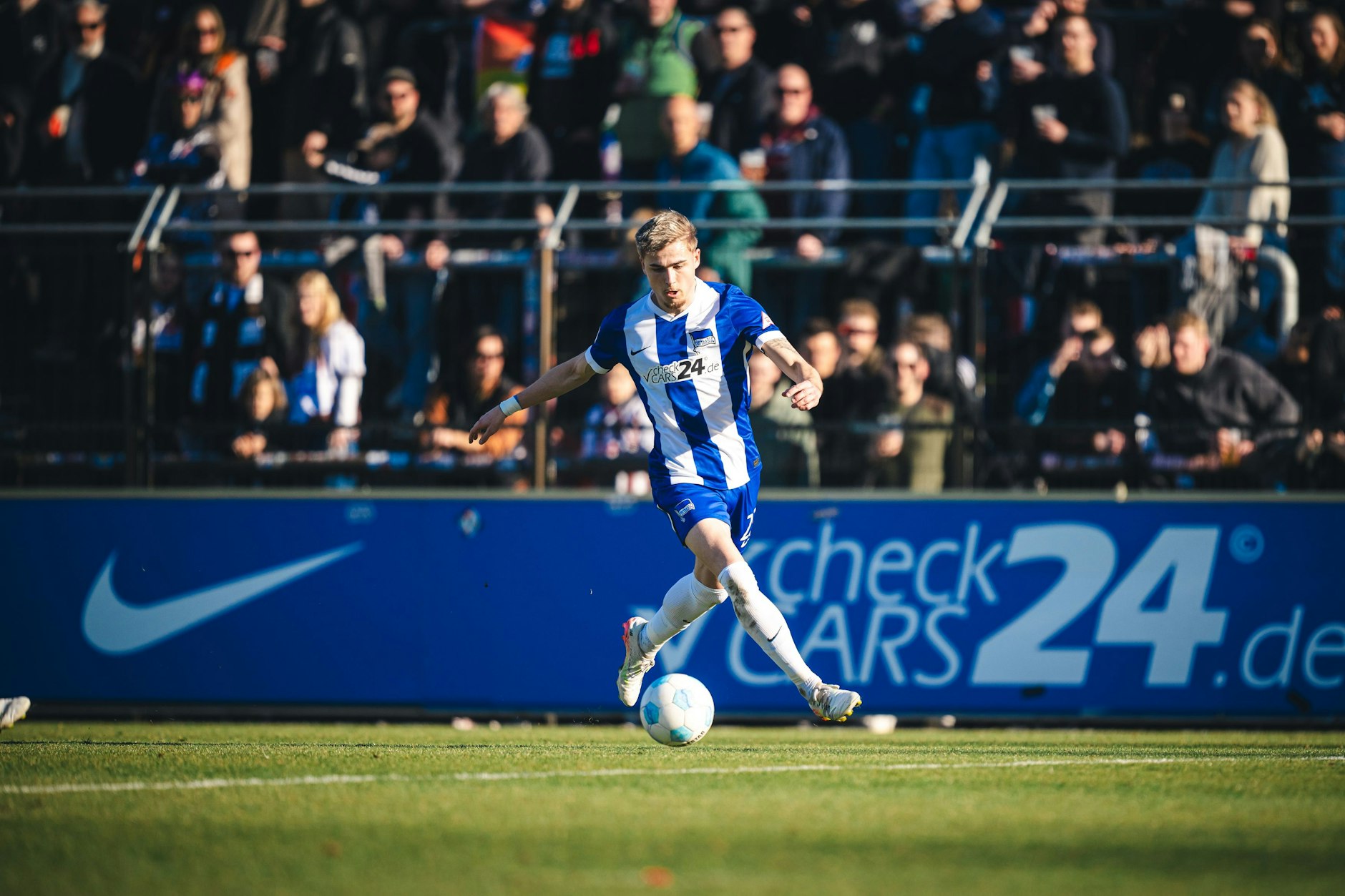Vom rechten Flügelflitzer zur linken Geheimwaffe. Herthas schnellster Spieler Marten Winkler wird gerade umgeschult.
