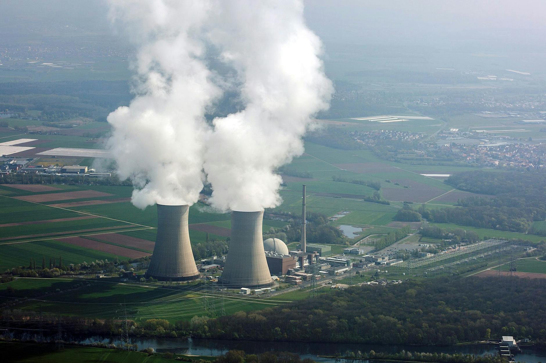 Aufnahme des Atomkraftwerks Grafenrheinfeld (Kreis Schweinfurt in Bayern), welches am 27. Juni 2015 stillgelegt wurde und sich derzeit im Rückbau befindet.