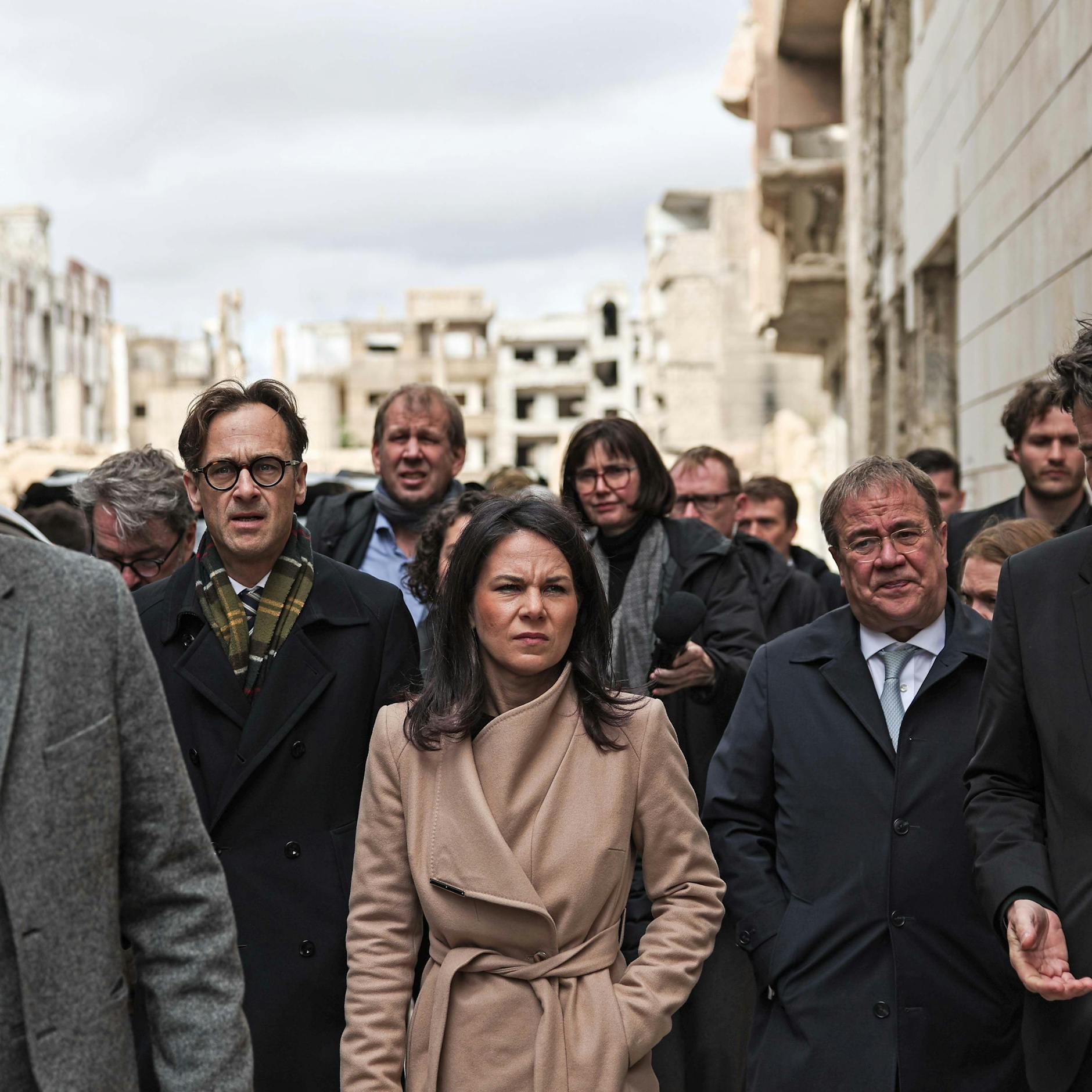 Image - Syrien: Baerbock eröffnet deutsche Botschaft nach Sturz Assads wieder – Armin Laschet dabei