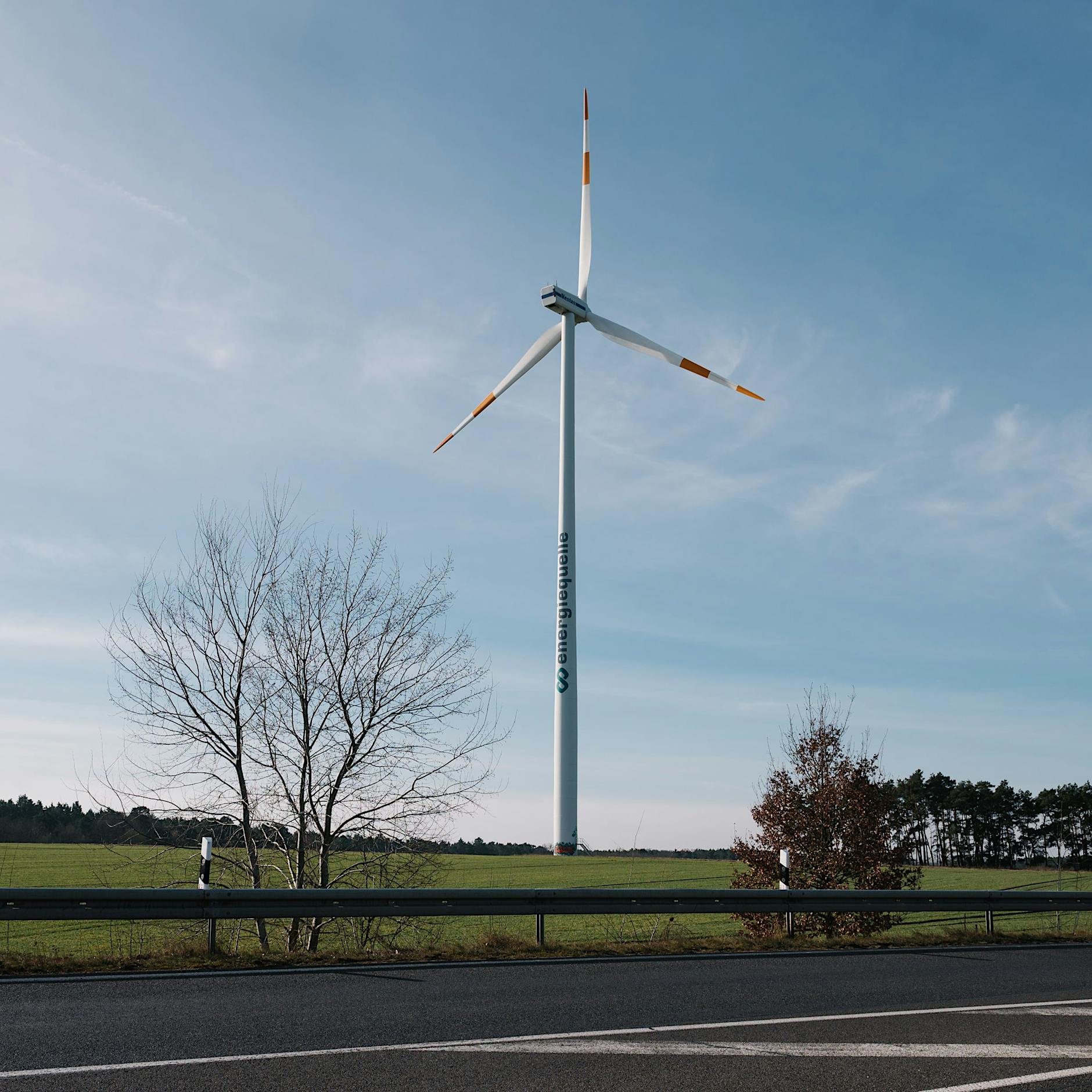 Rechtsanwalt wütet gegen Merz’ Windkraftplan: „Selbstbereicherung des Staates“