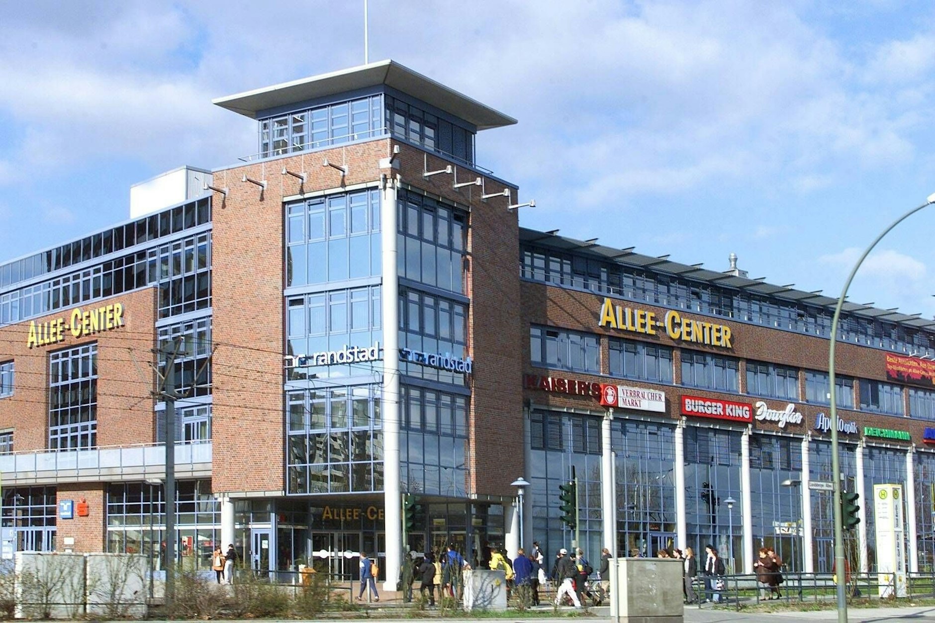 Scheint in die Jahre gekommen zu sein: Das Allee-Center in Lichtenberg