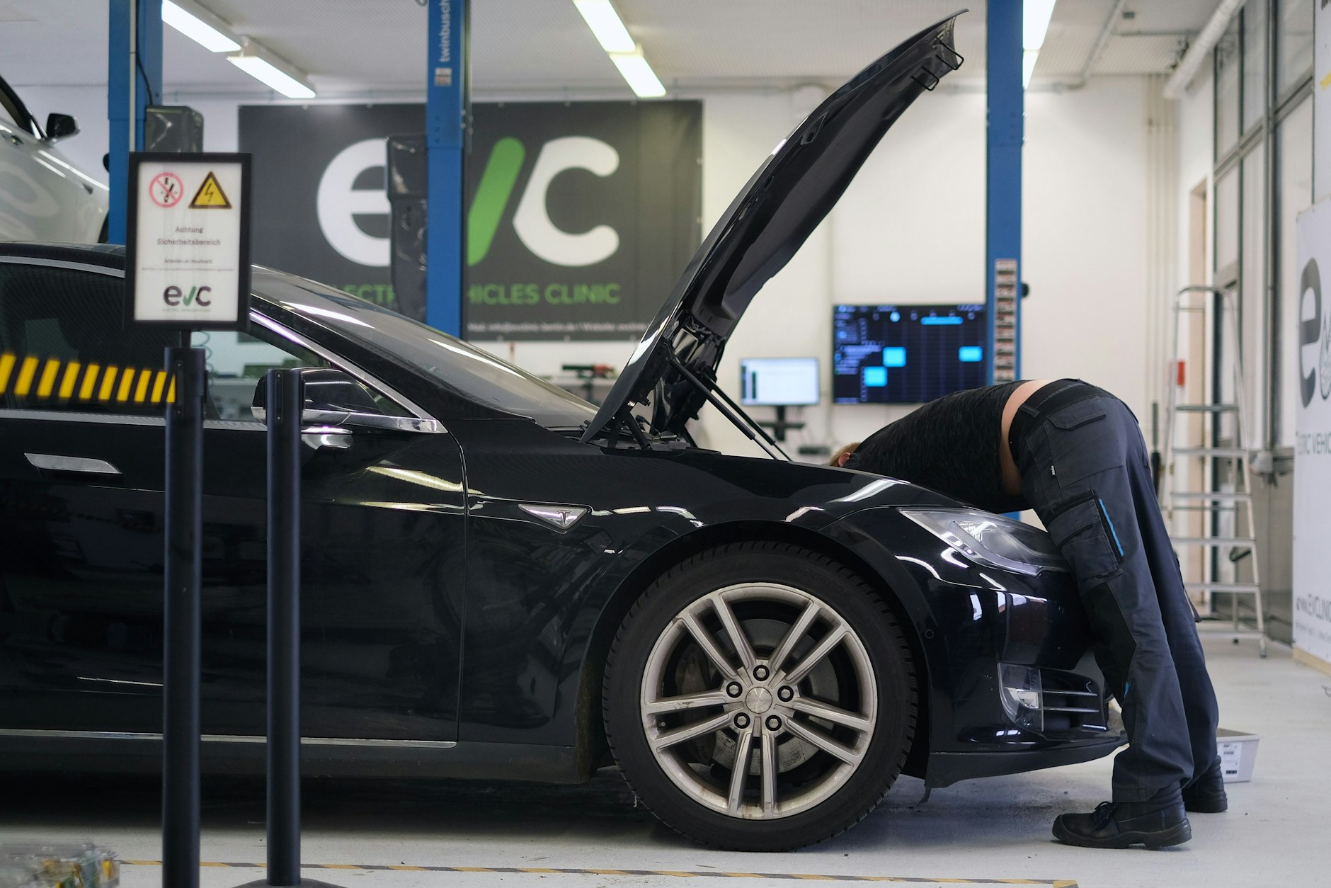 Fehlersuche: ein Tesla in der Werkstatt