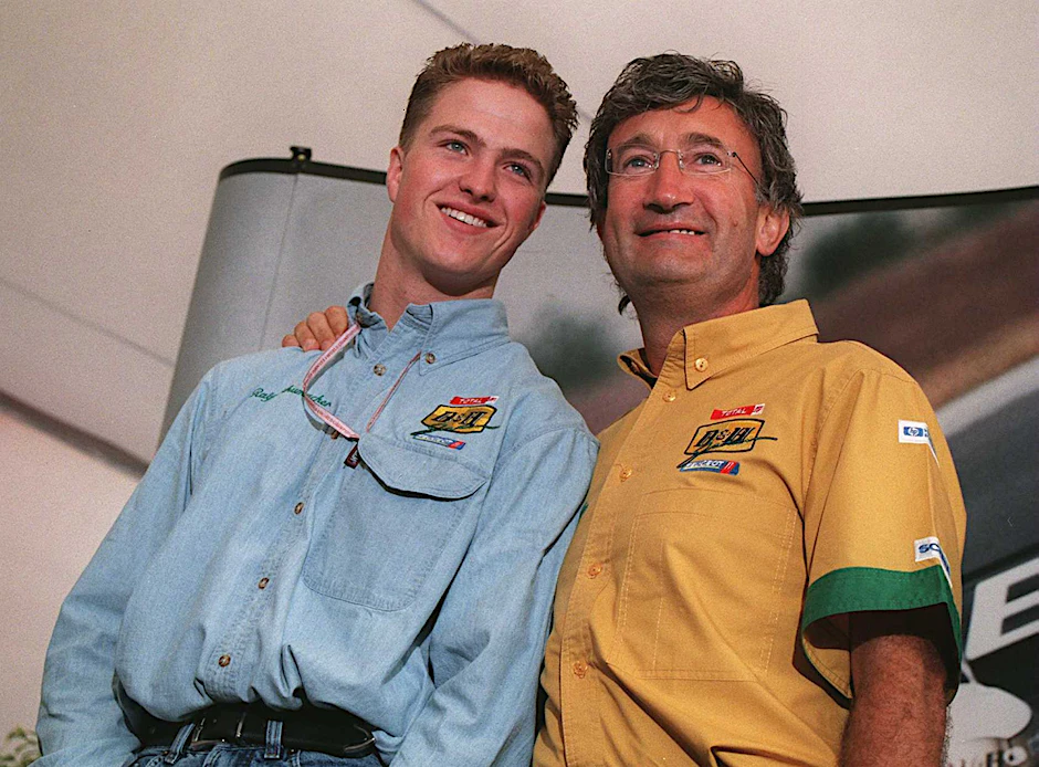 Der irische Rennfahrer und Formel-1-Teambesitzer Eddie Jordan (re.)&nbsp;und Rennfahrer Ralf Schumacher auf einem Archivbild aus dem Jahr 1996.