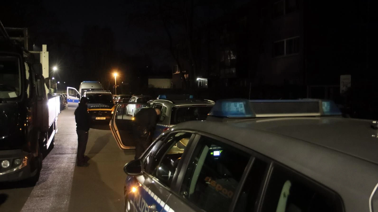 Eine Routine-Kontrolle in Rudow wurde in der Nacht zum Großeinsatz für die Polizei.
