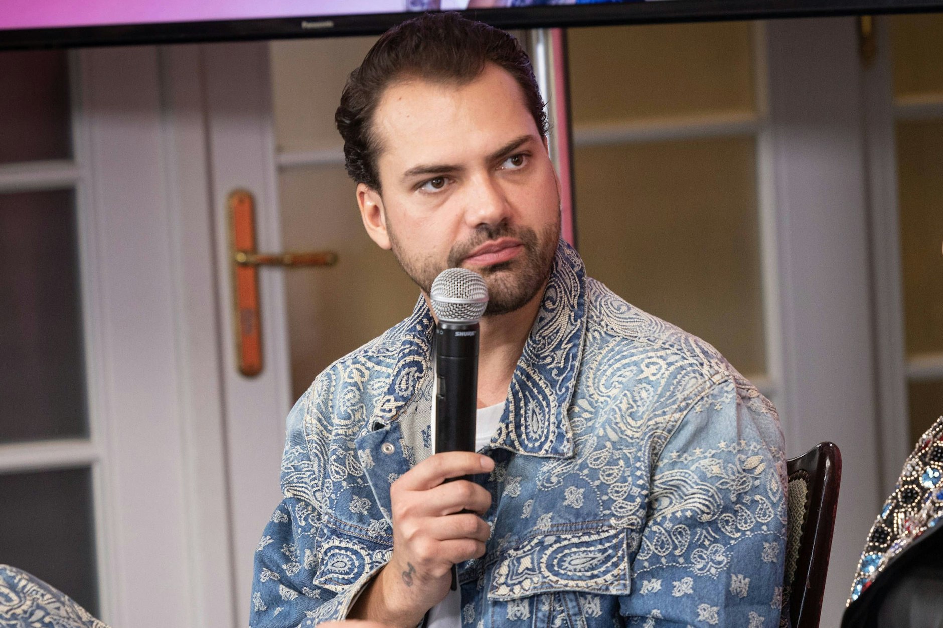 Jimi hat sein Leben nach den vergangenen Jahren radikal geändert.