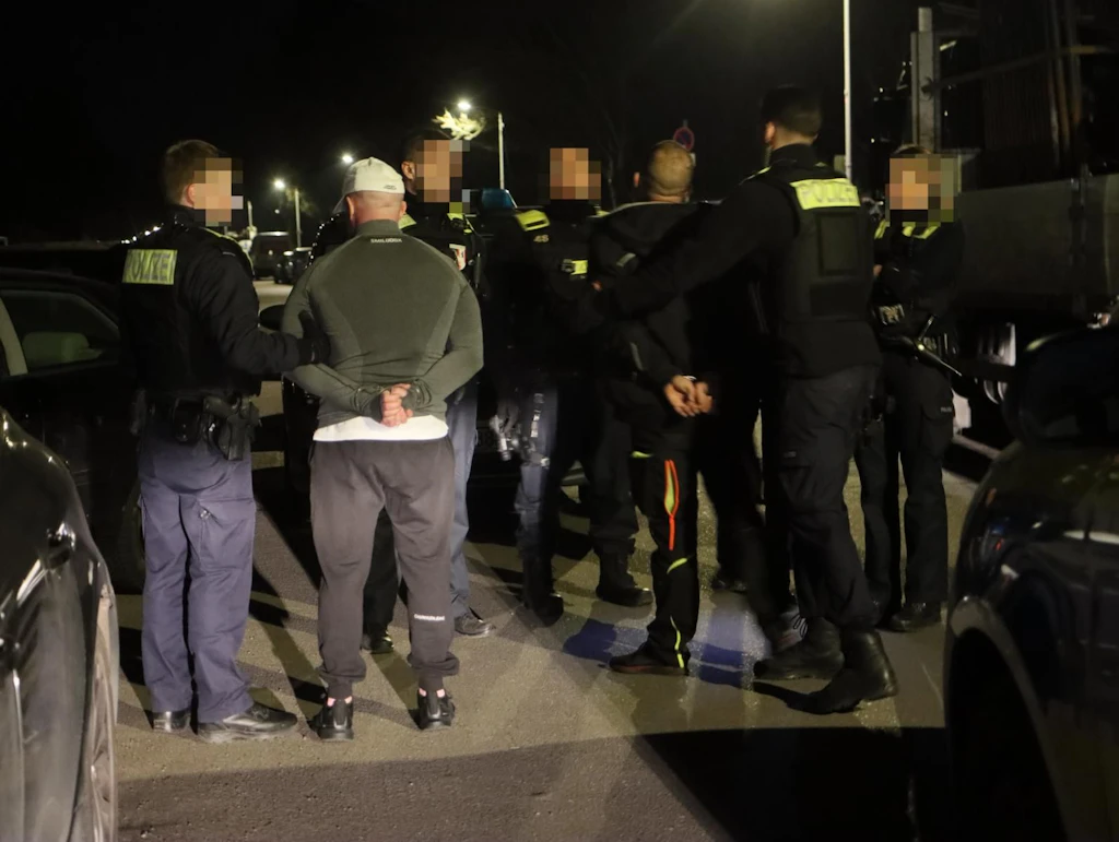 Alkohol? Drogen? Flucht? Polizei-Kontrolle eskaliert