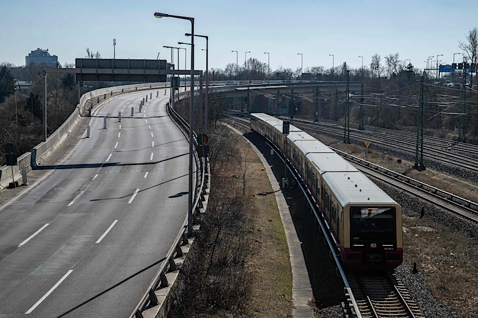 Wegen der gesperrten Ringbahnbrücke sind nun auch einige S-Bahnlinien unterbrochen.