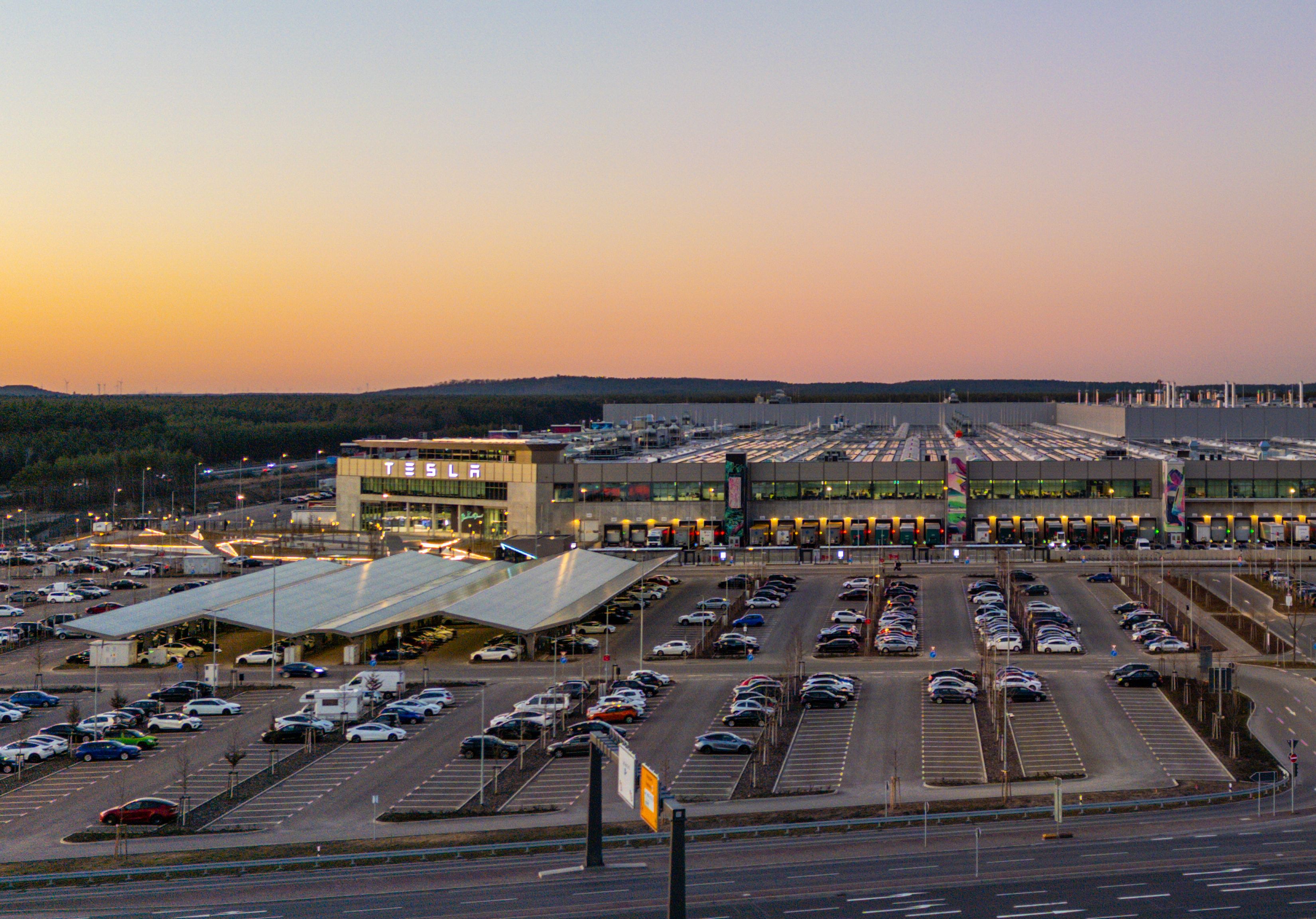 Image - Grünheide: Tausende Tesla-Arbeiter betteln um Entlastung