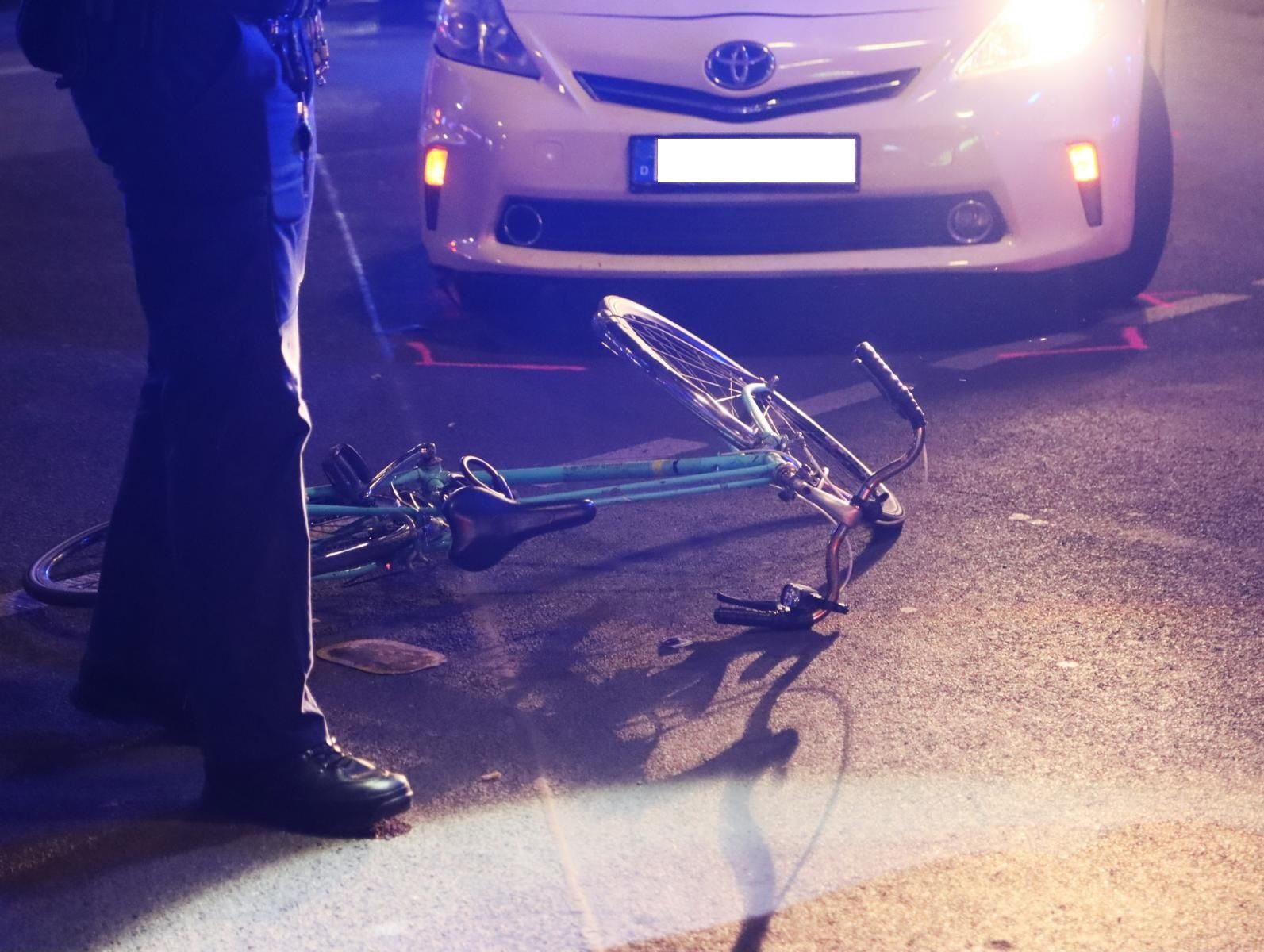 Horror in Kreuzberg: Radfahrerin von Taxi erfasst