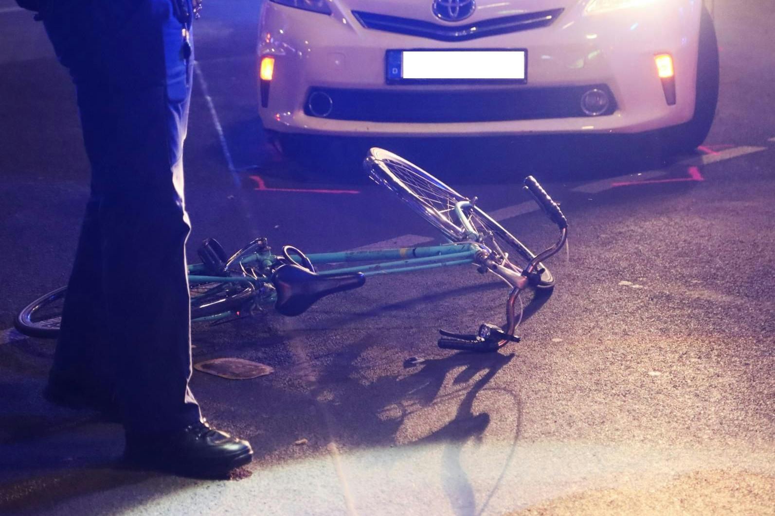 In Kreuzberg kam es zu einem schlimmen Unfall auf der Urbanstraße. Eine Radfahrerin wurde von einem Taxi erfasst.